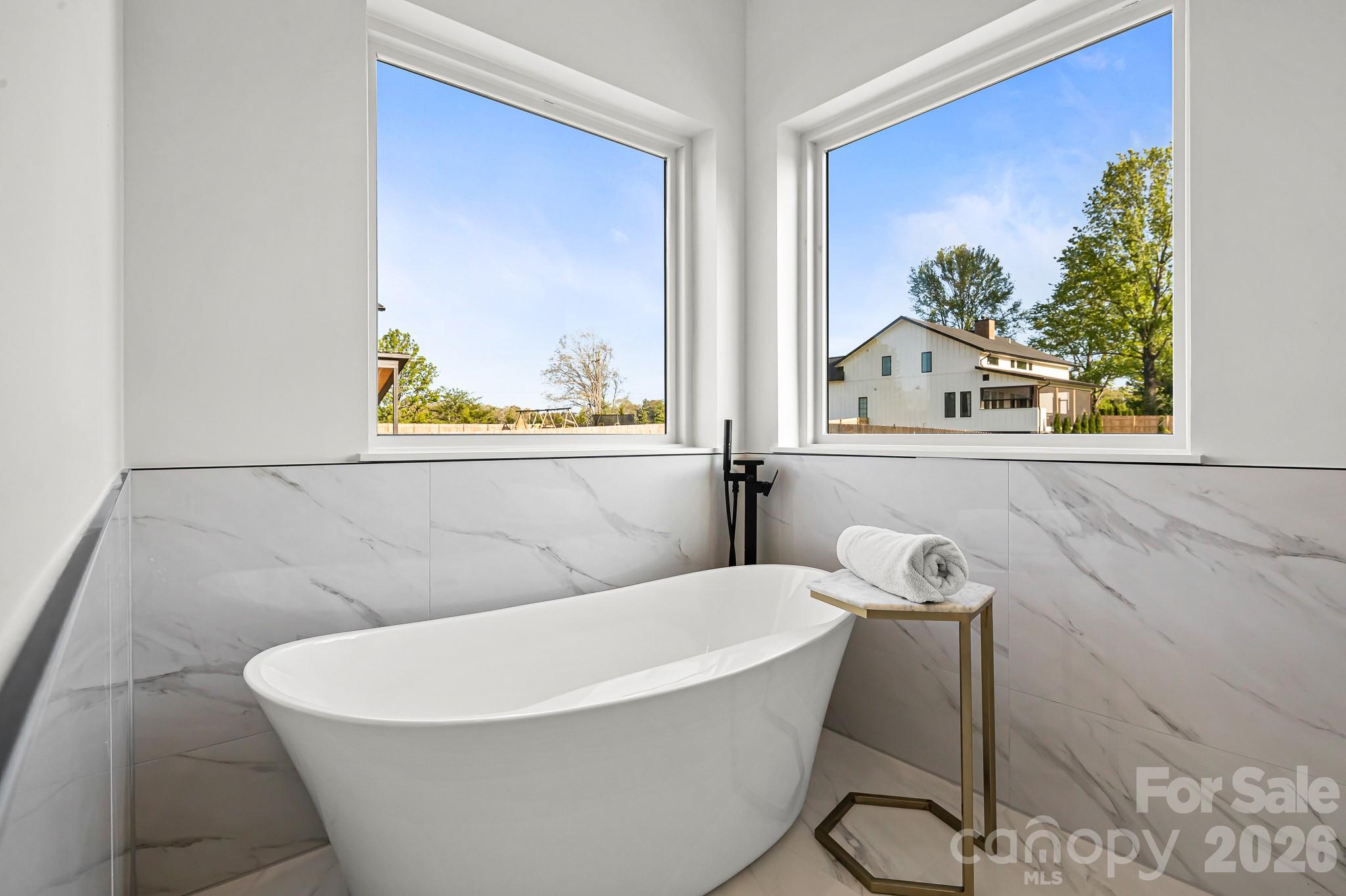 742 New Hope Road — Flat Rock