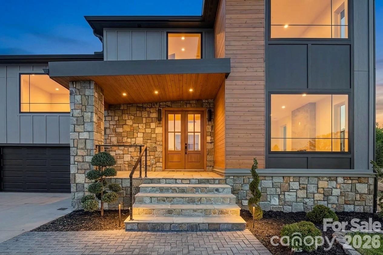 742 New Hope Road — Flat Rock