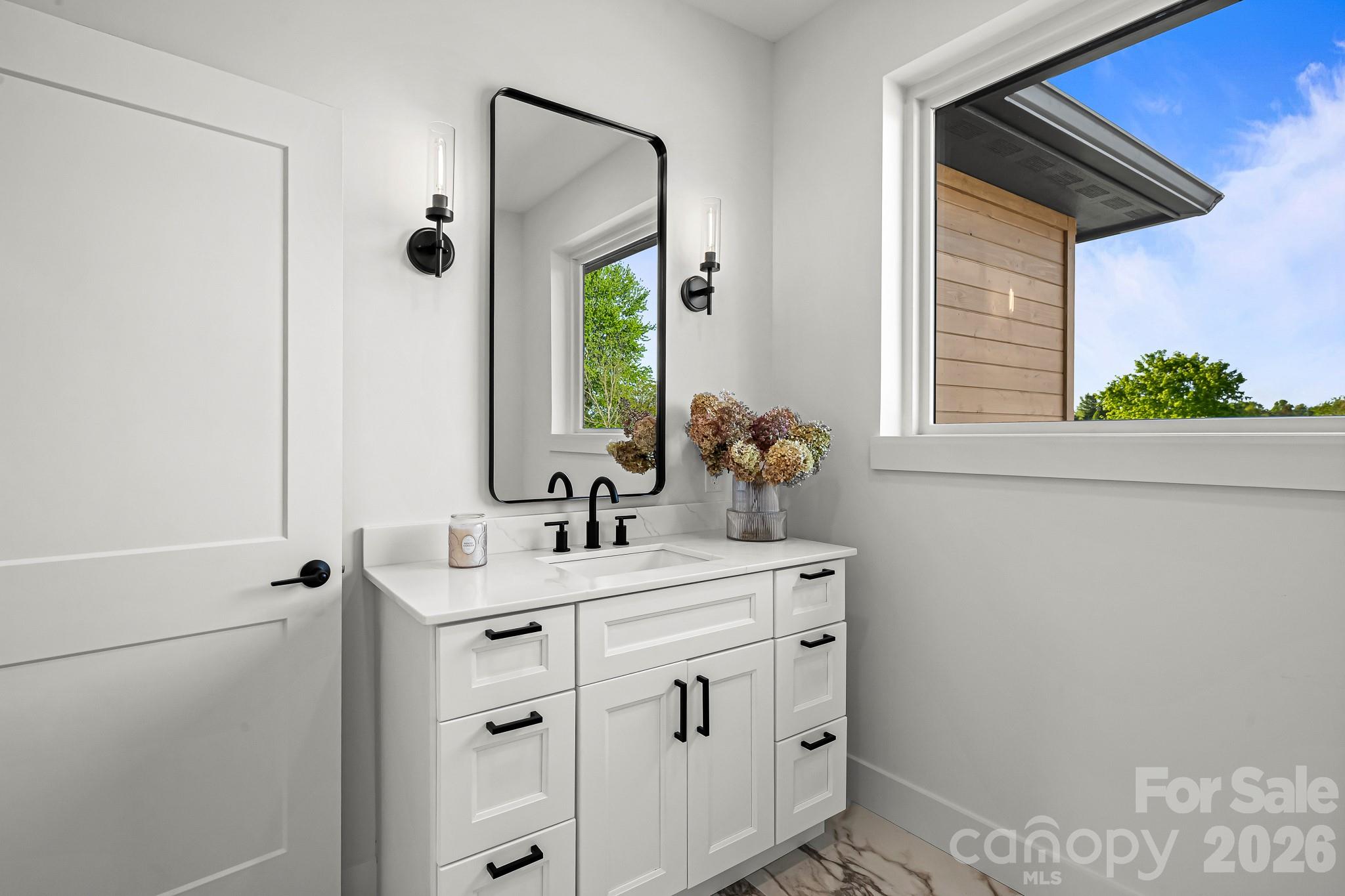 742 New Hope Road — Flat Rock