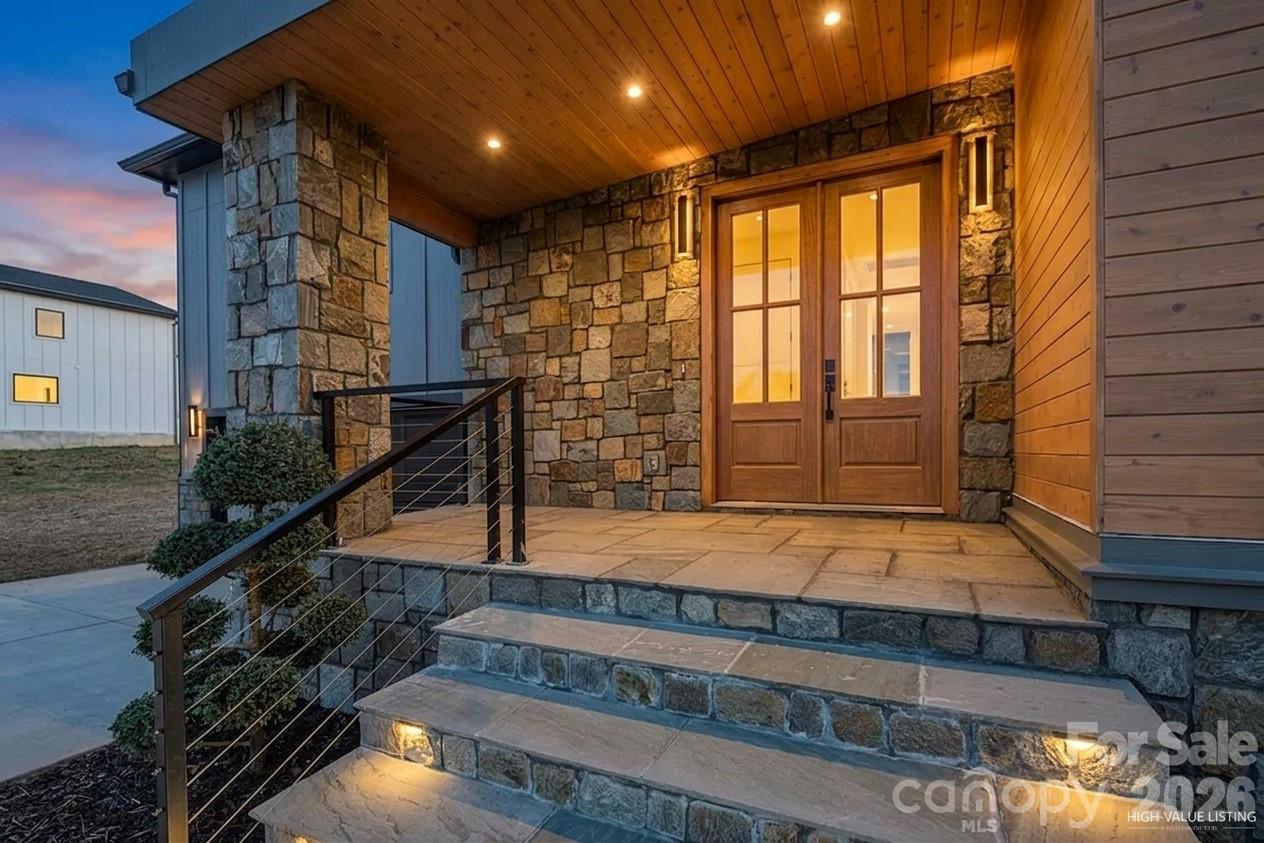 742 New Hope Road — Flat Rock