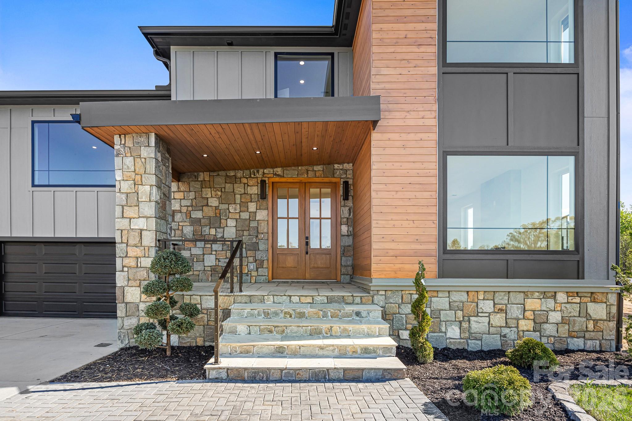 742 New Hope Road — Flat Rock