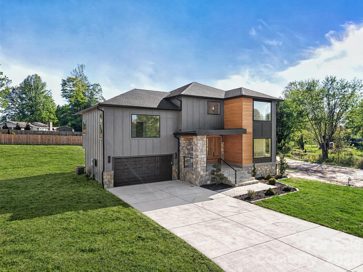 742 New Hope Road — Flat Rock