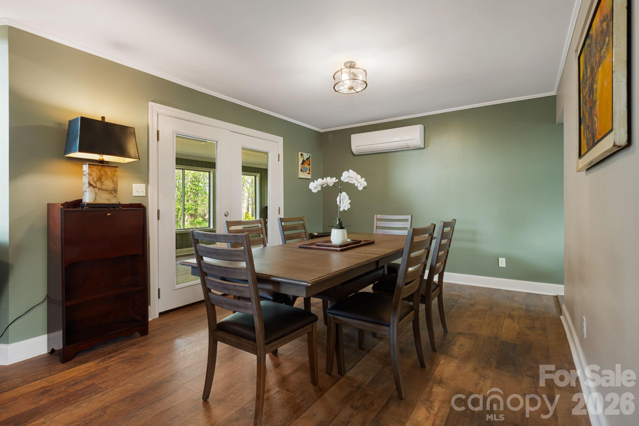 87 W Oakview Road — Asheville