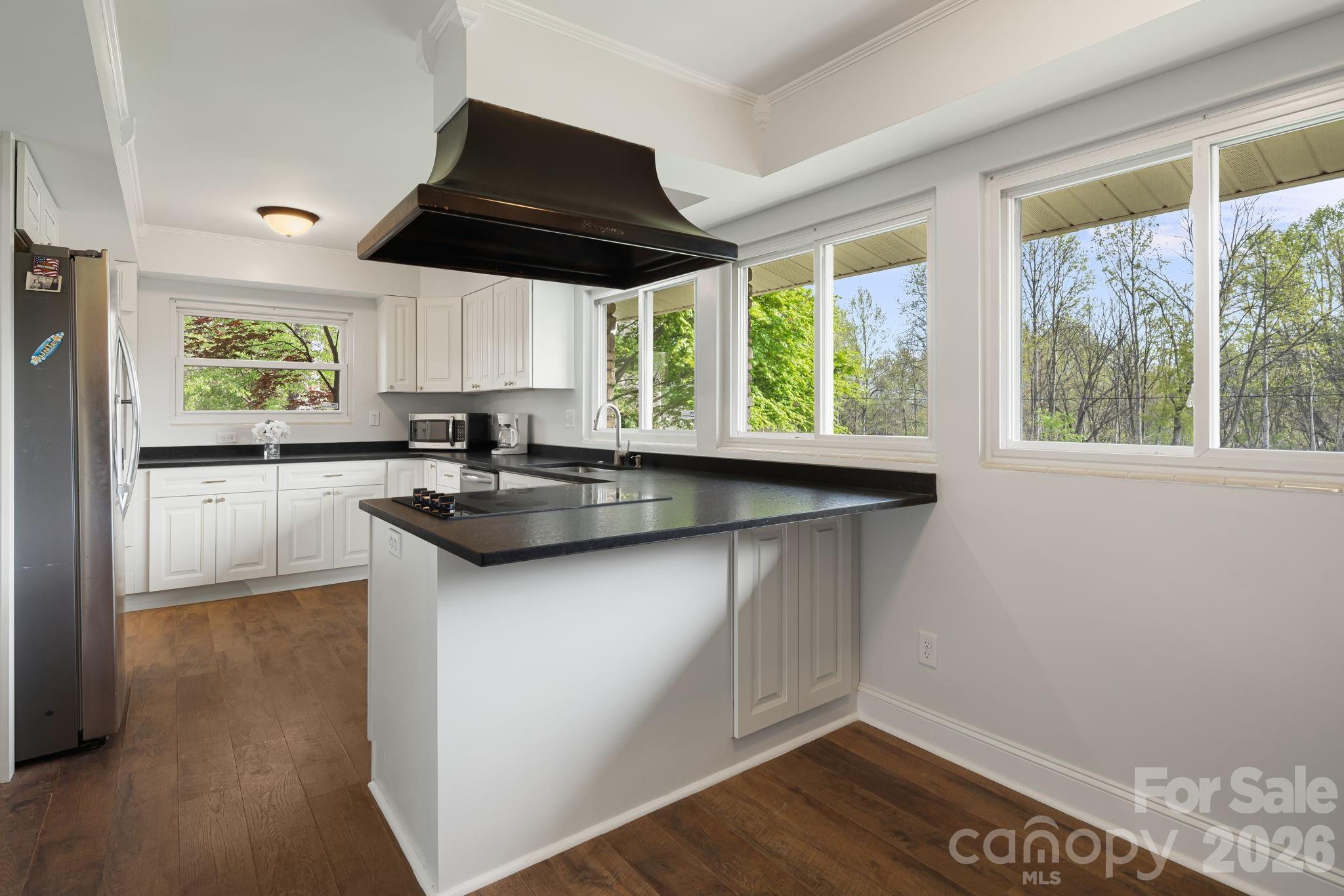 87 W Oakview Road — Asheville