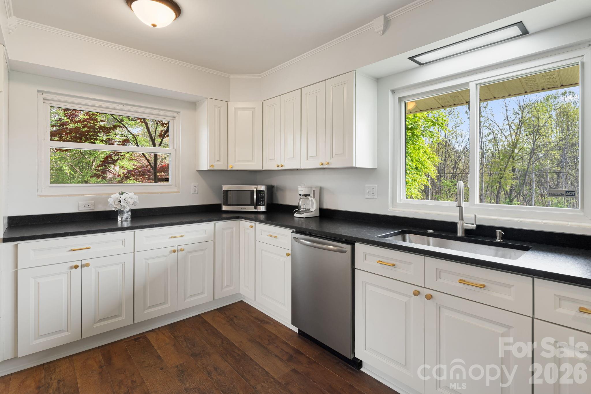 87 W Oakview Road — Asheville