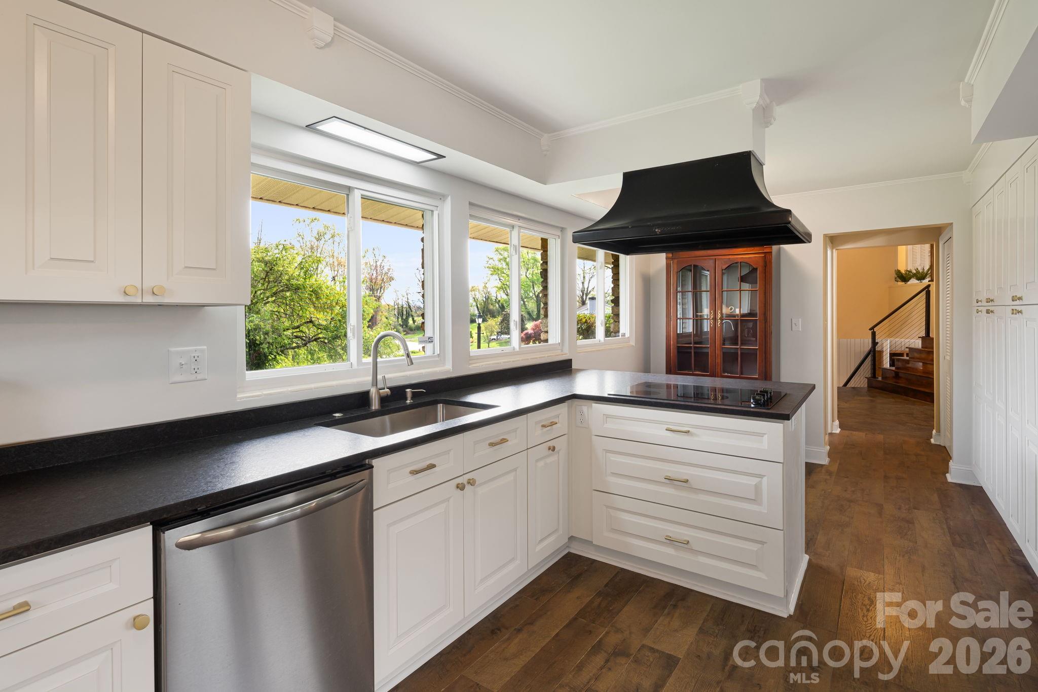 87 W Oakview Road — Asheville