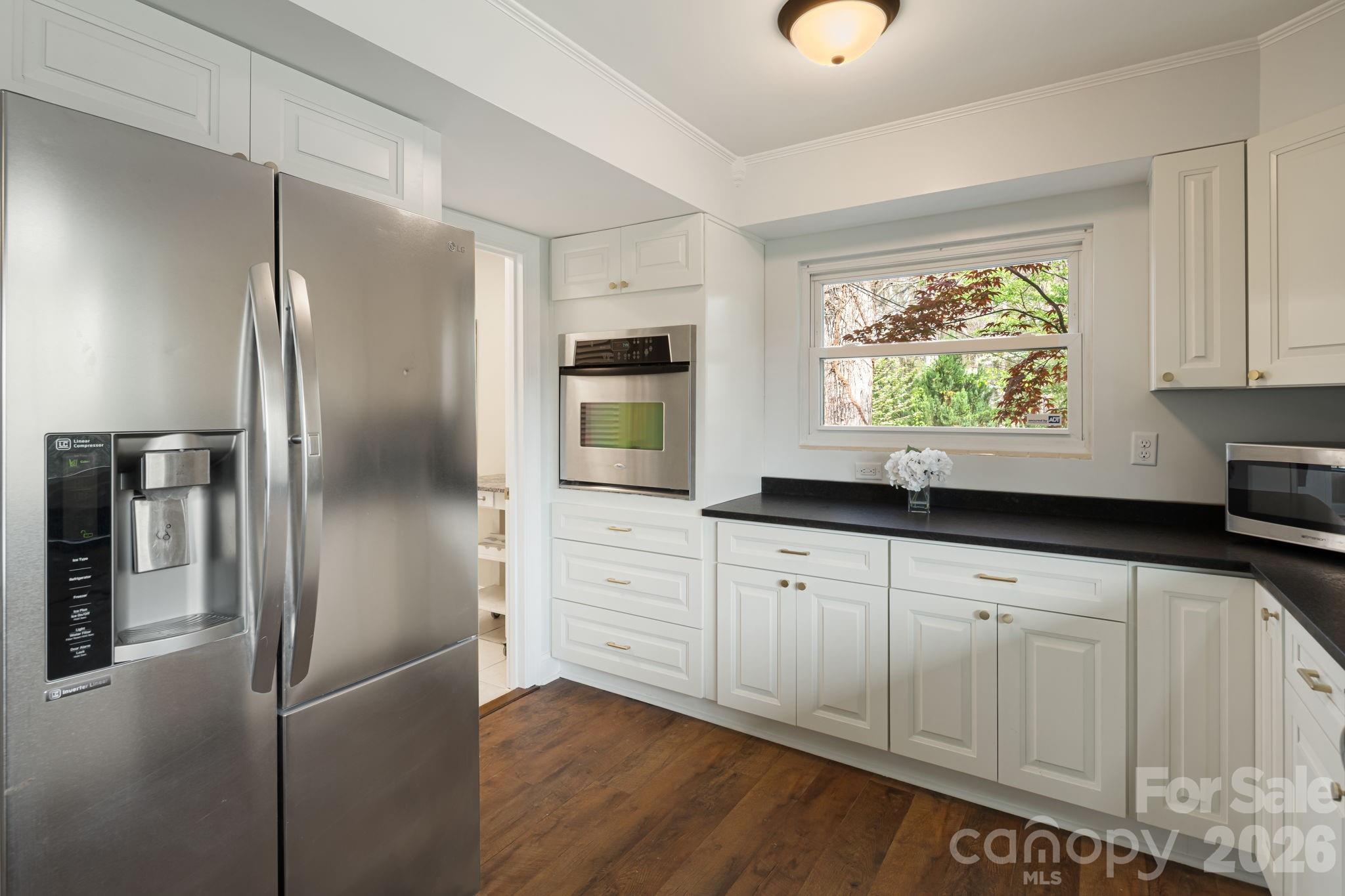 87 W Oakview Road — Asheville