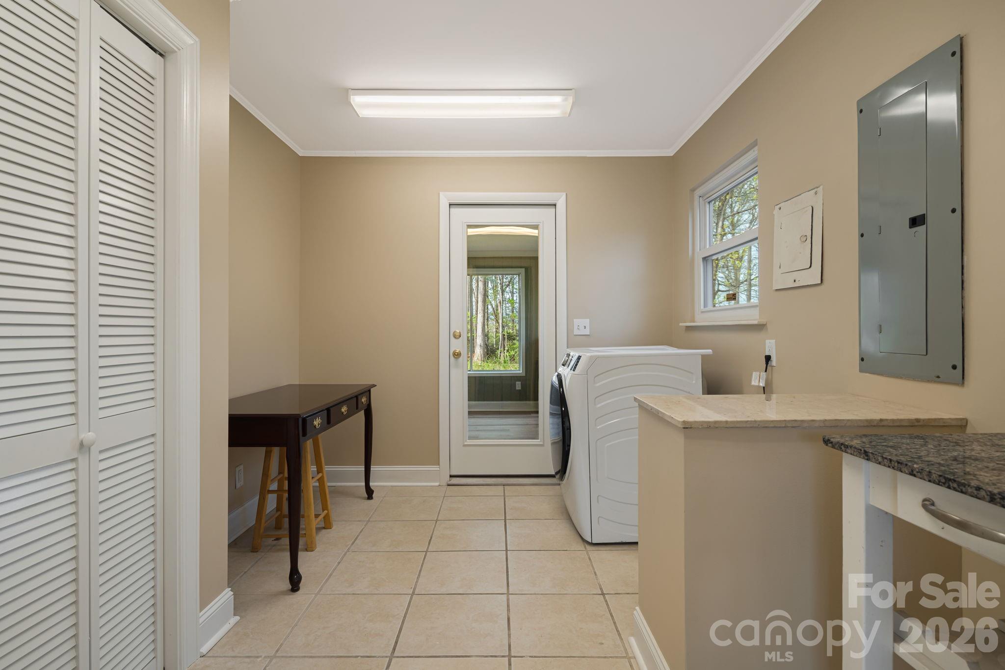 87 W Oakview Road — Asheville