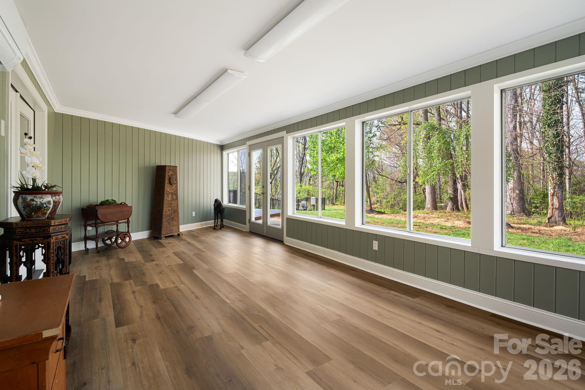 87 W Oakview Road — Asheville