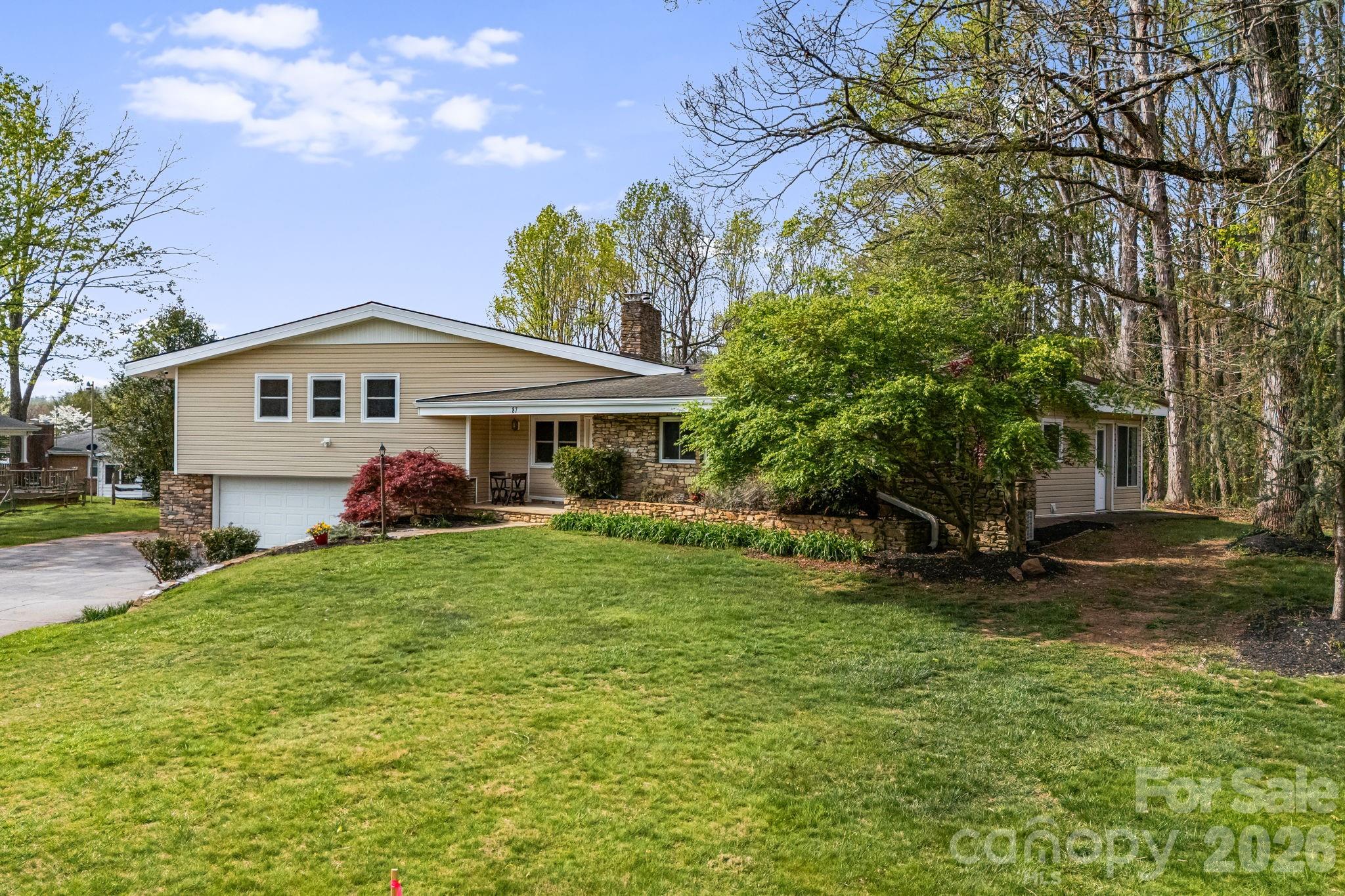 87 W Oakview Road — Asheville
