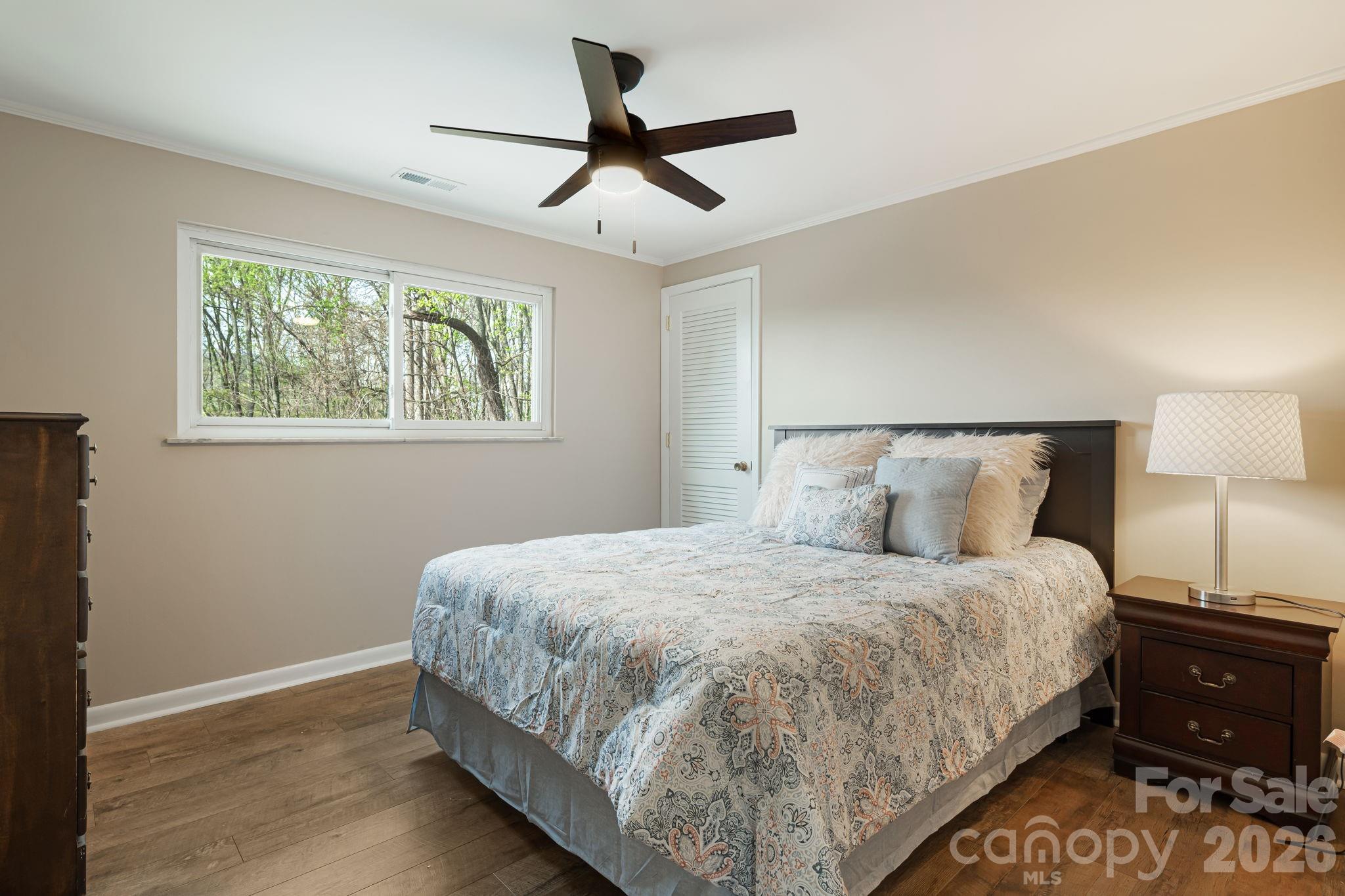 87 W Oakview Road — Asheville