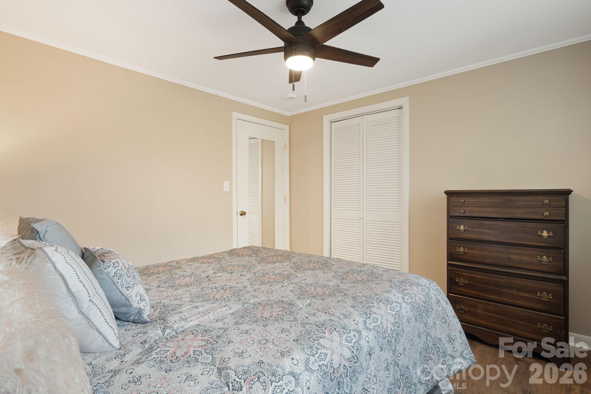 87 W Oakview Road — Asheville