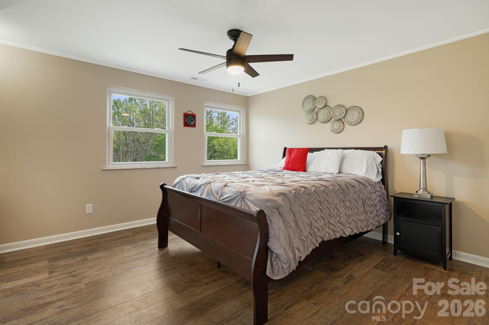 87 W Oakview Road — Asheville