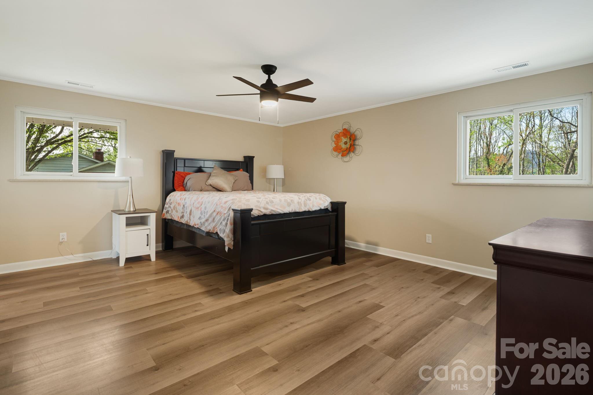 87 W Oakview Road — Asheville