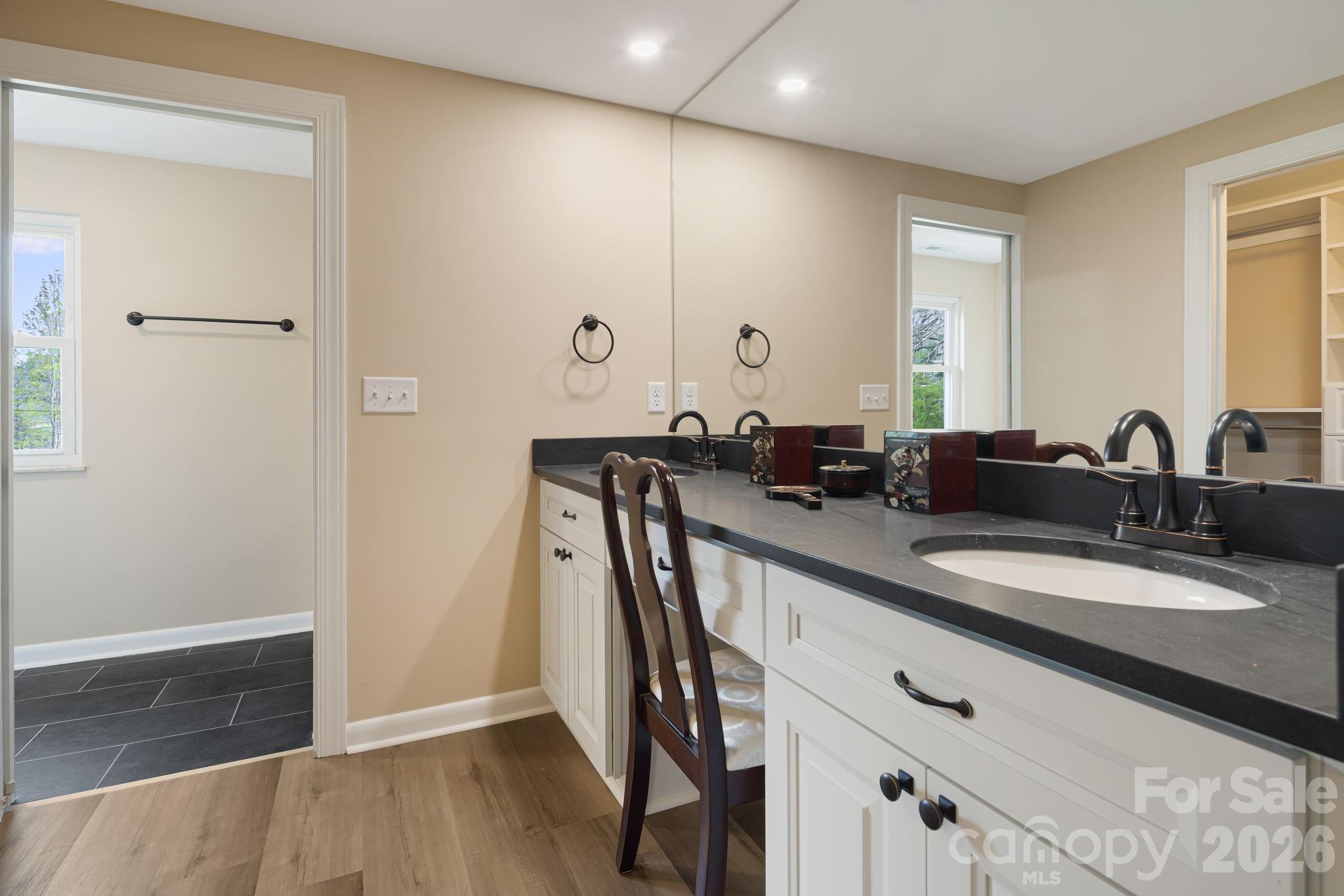 87 W Oakview Road — Asheville