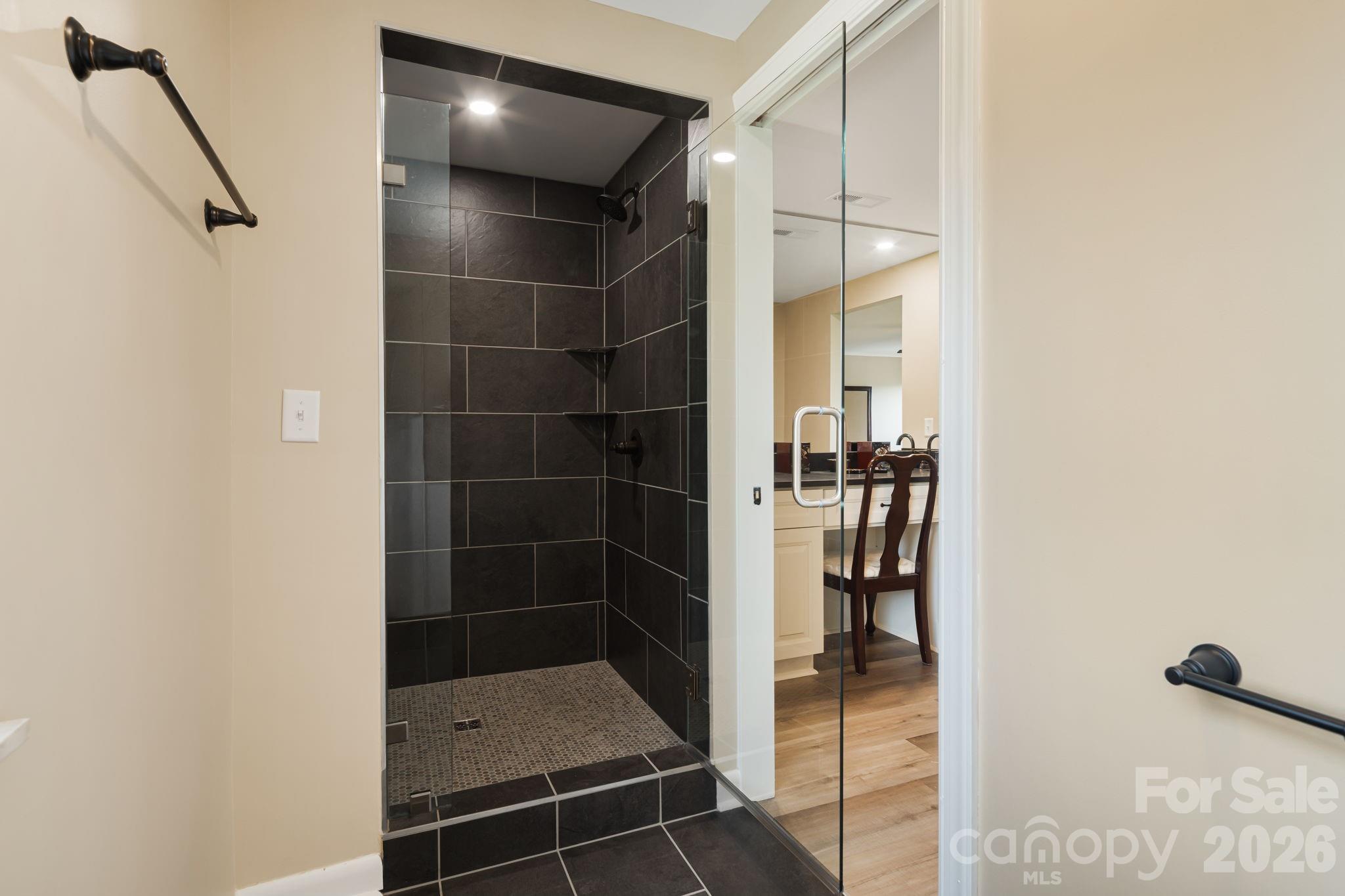 87 W Oakview Road — Asheville