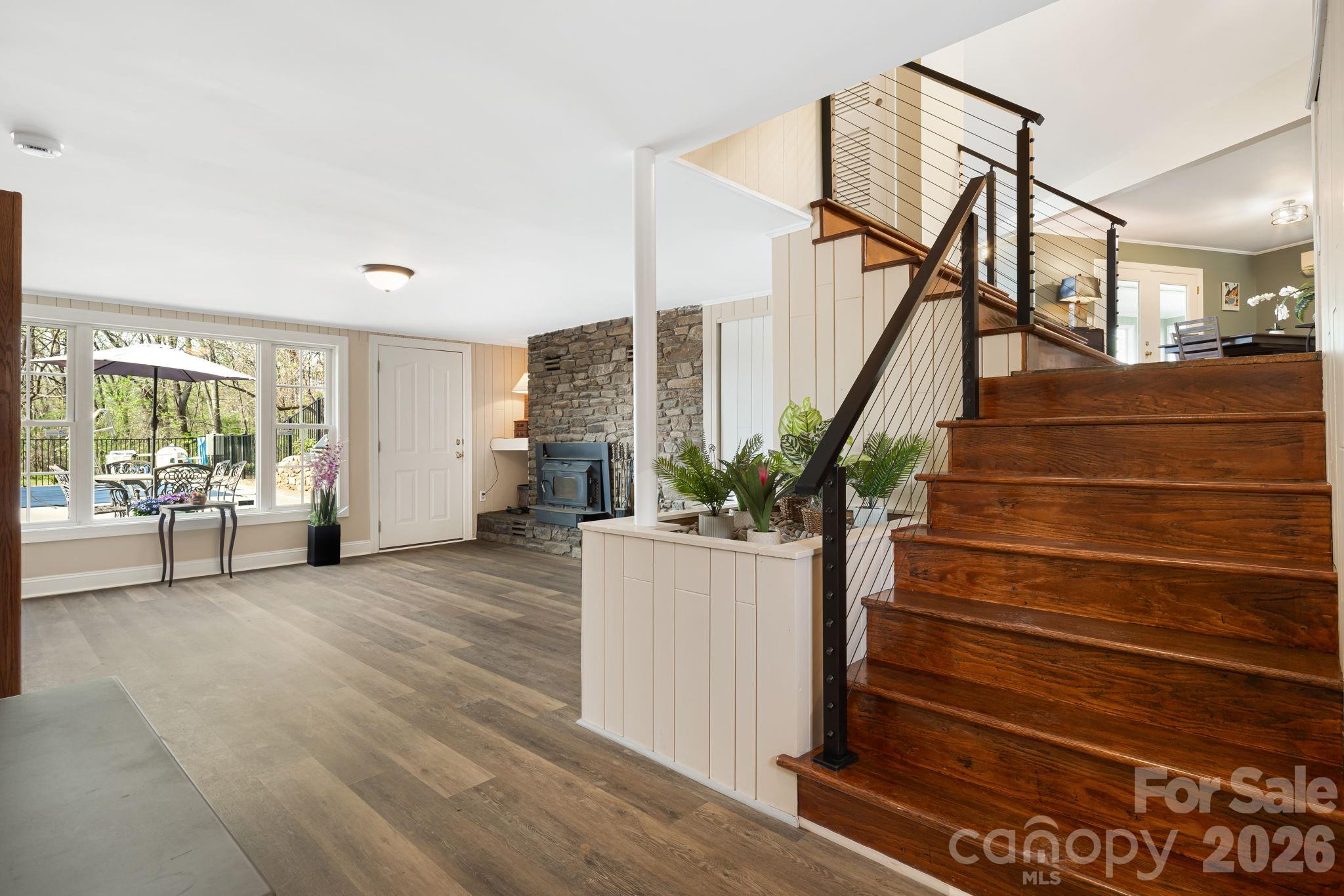 87 W Oakview Road — Asheville