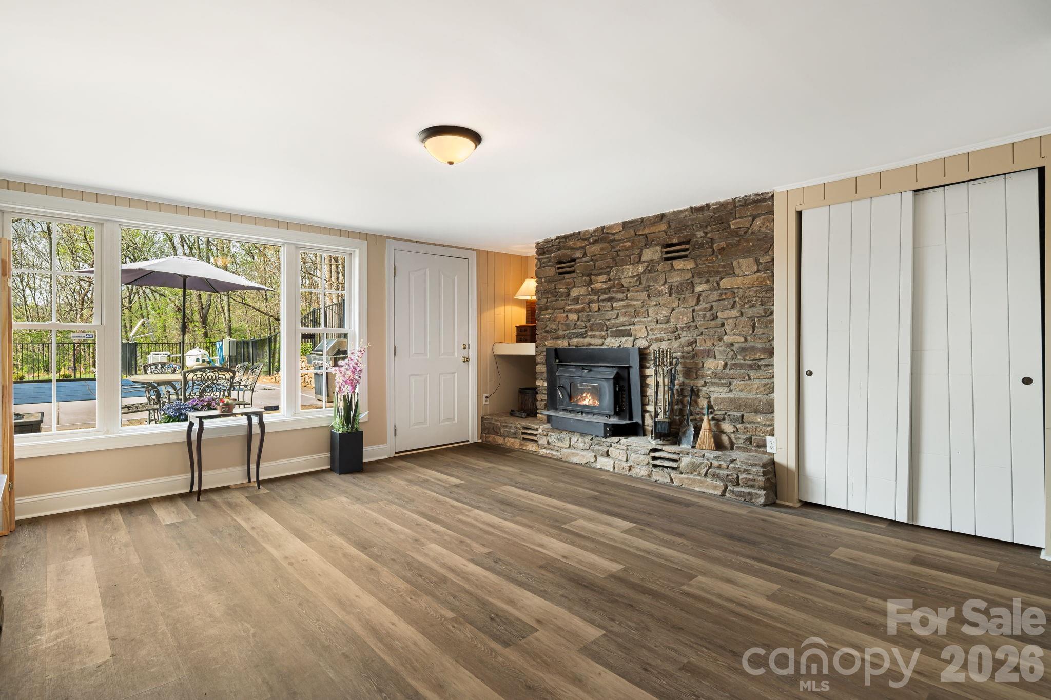 87 W Oakview Road — Asheville