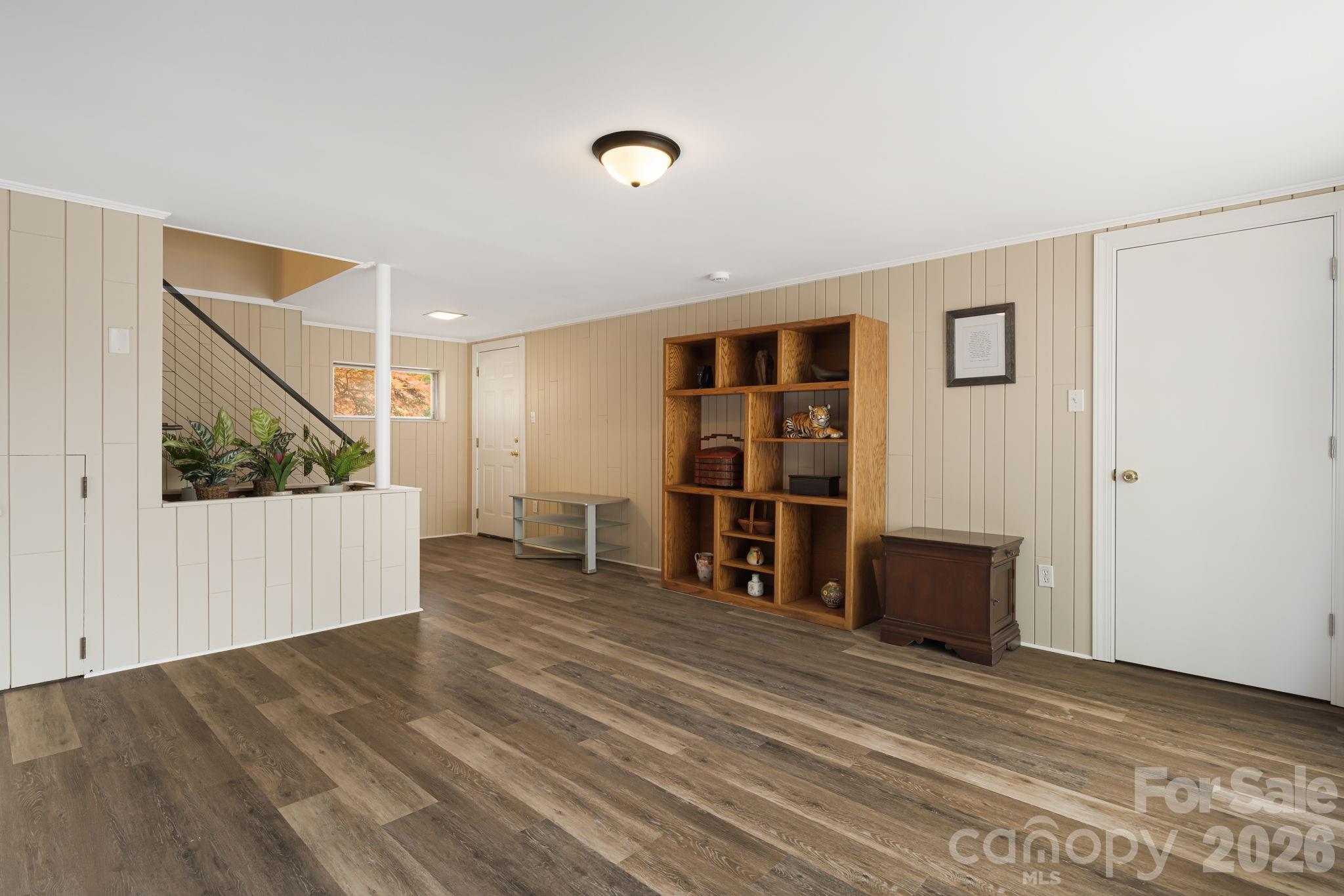 87 W Oakview Road — Asheville