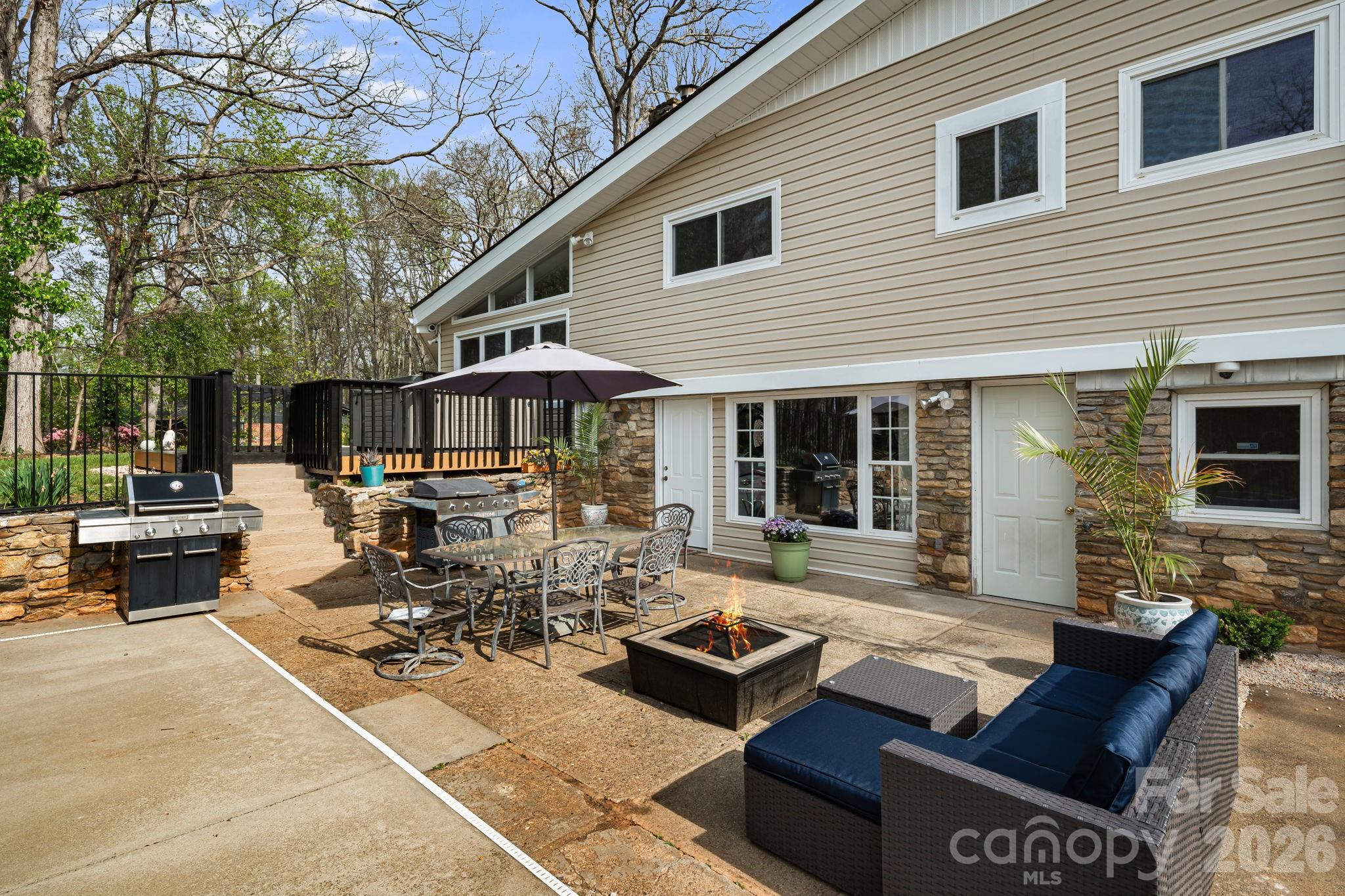 87 W Oakview Road — Asheville