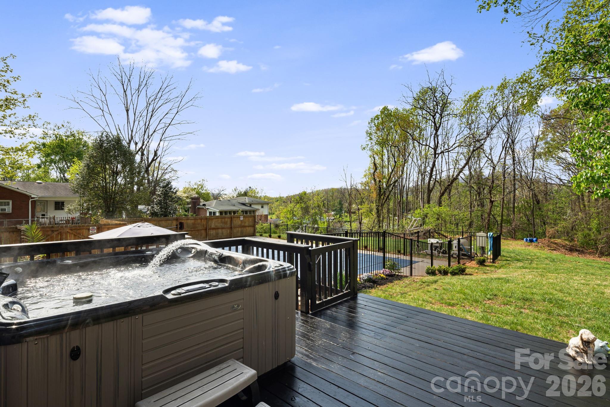 87 W Oakview Road — Asheville