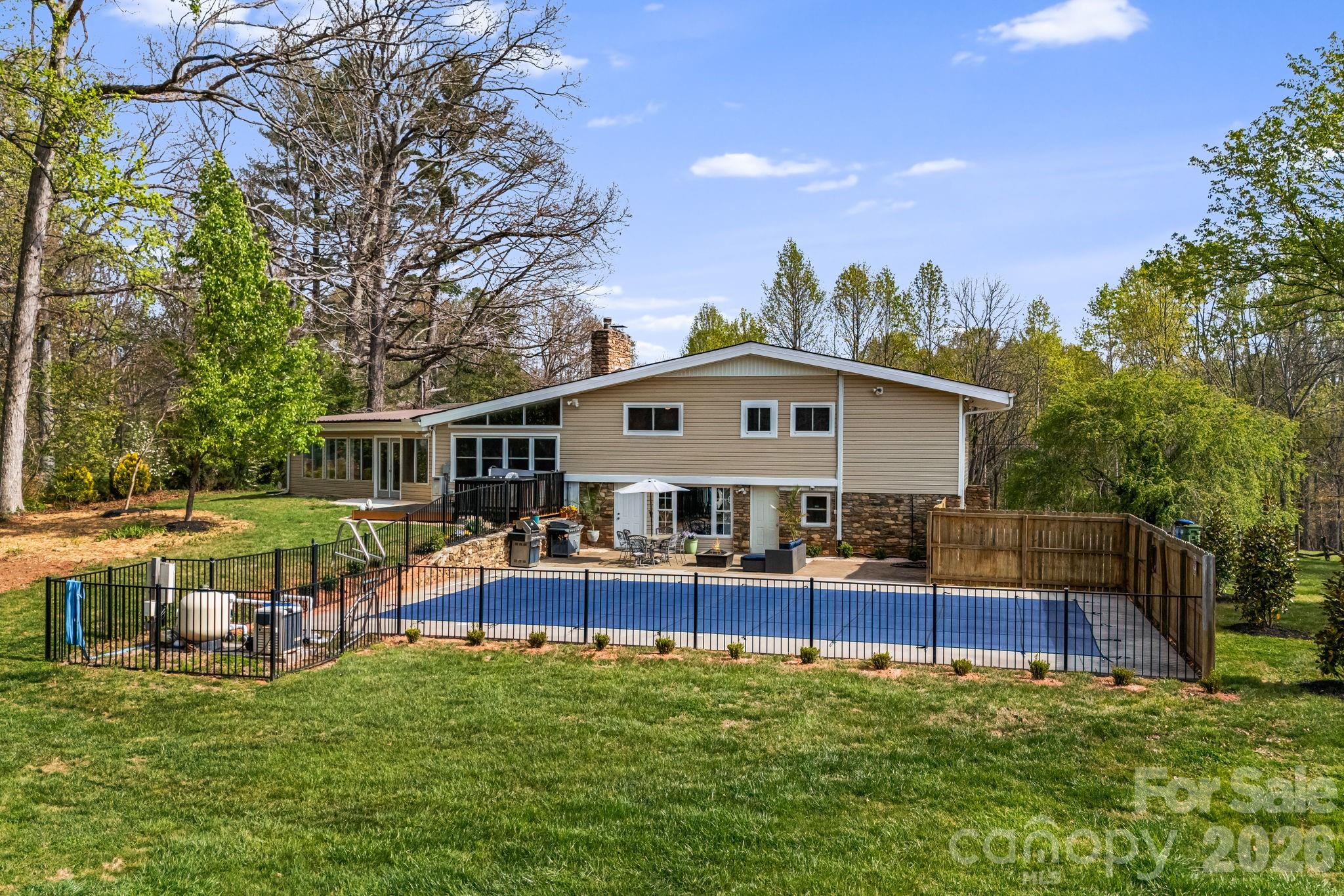 87 W Oakview Road — Asheville