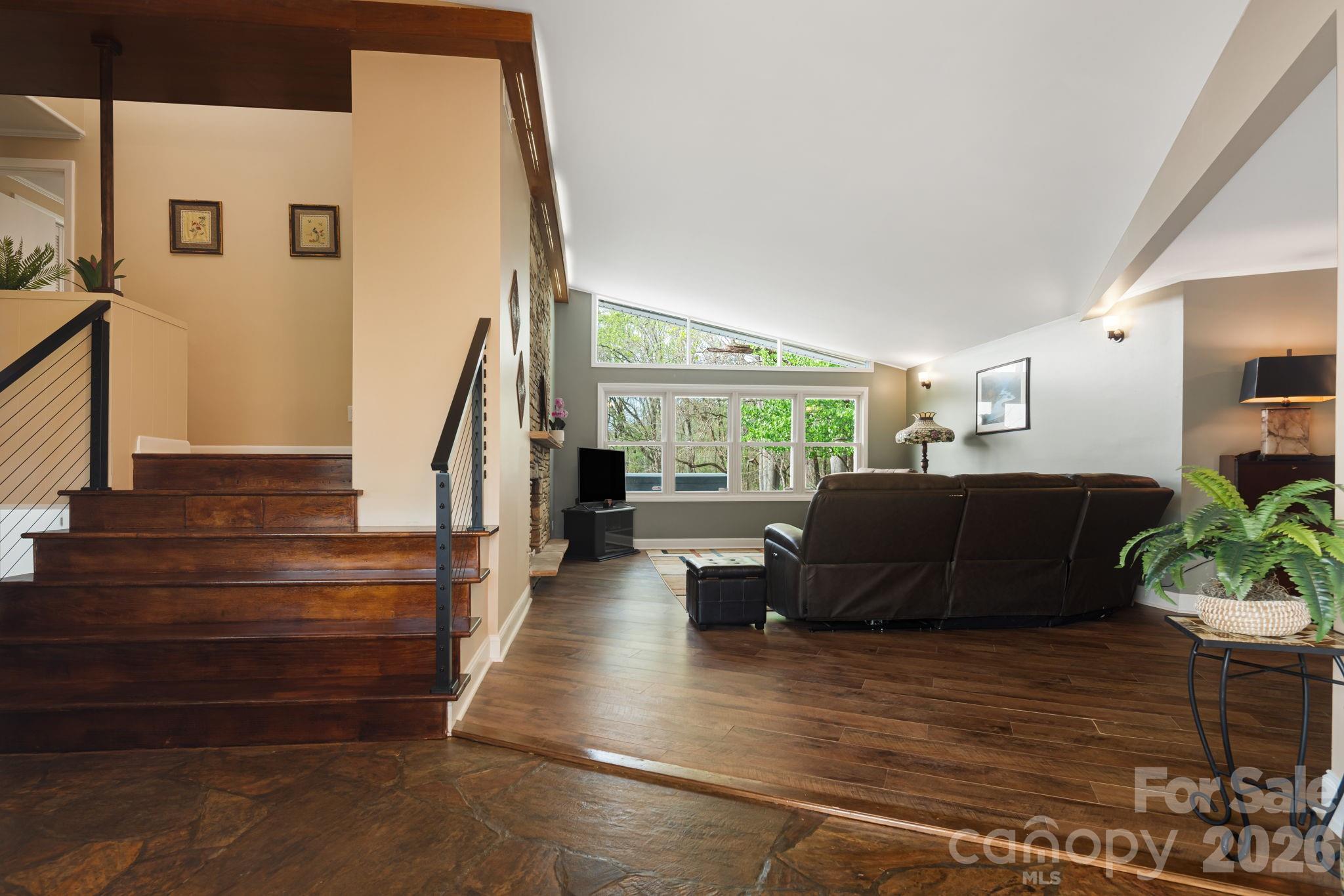 87 W Oakview Road — Asheville