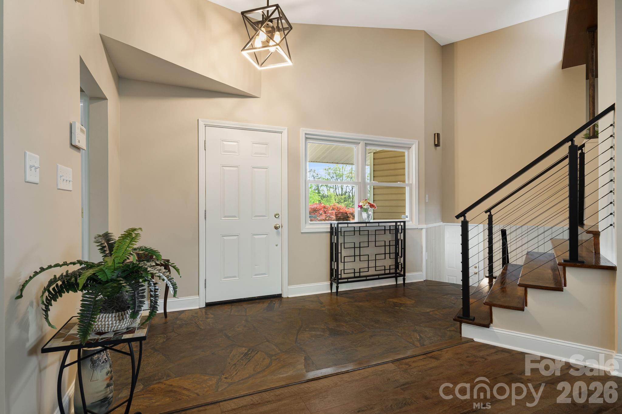 87 W Oakview Road — Asheville
