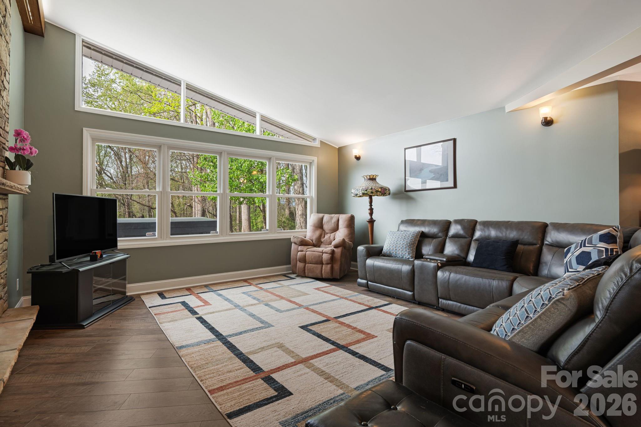 87 W Oakview Road — Asheville