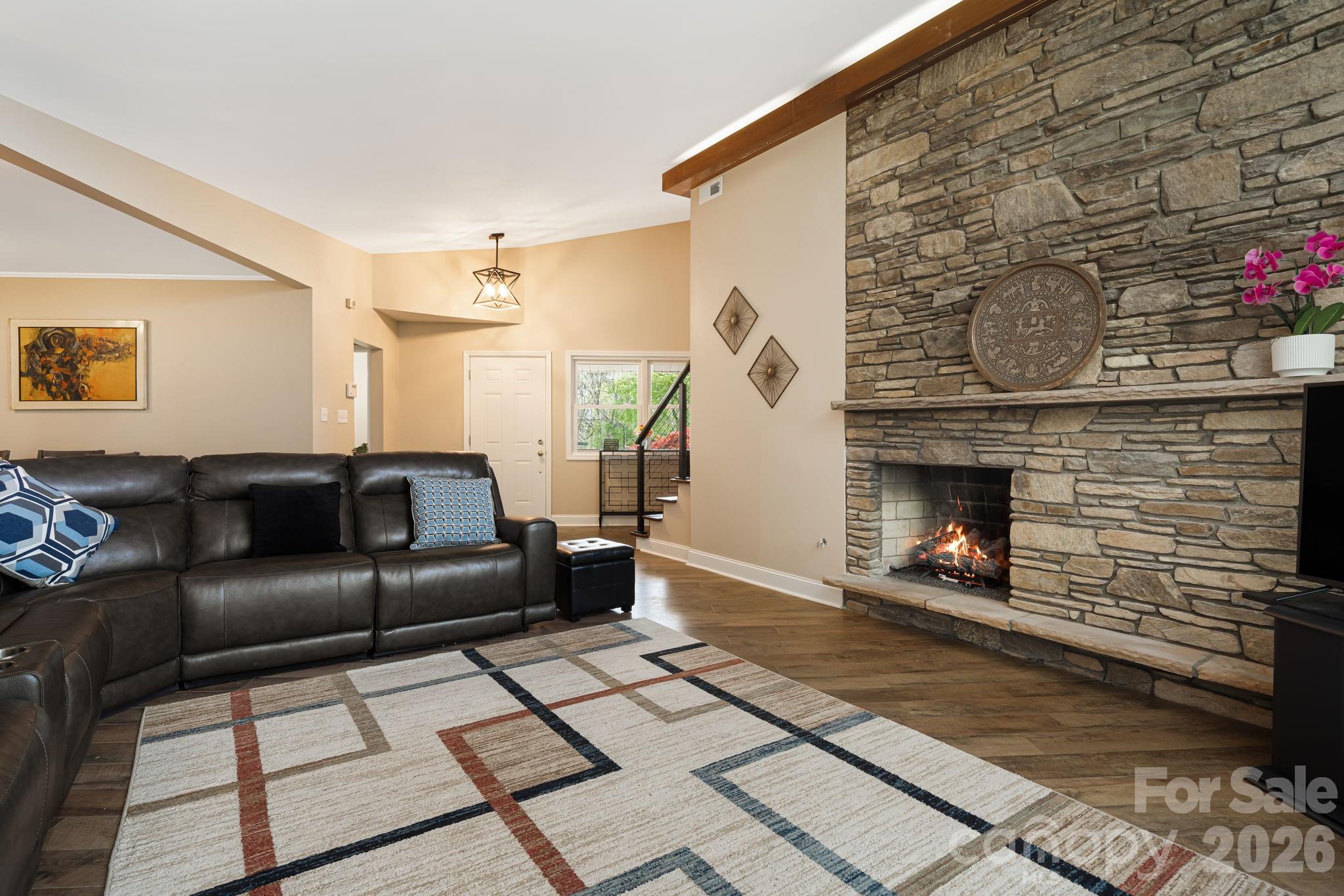 87 W Oakview Road — Asheville