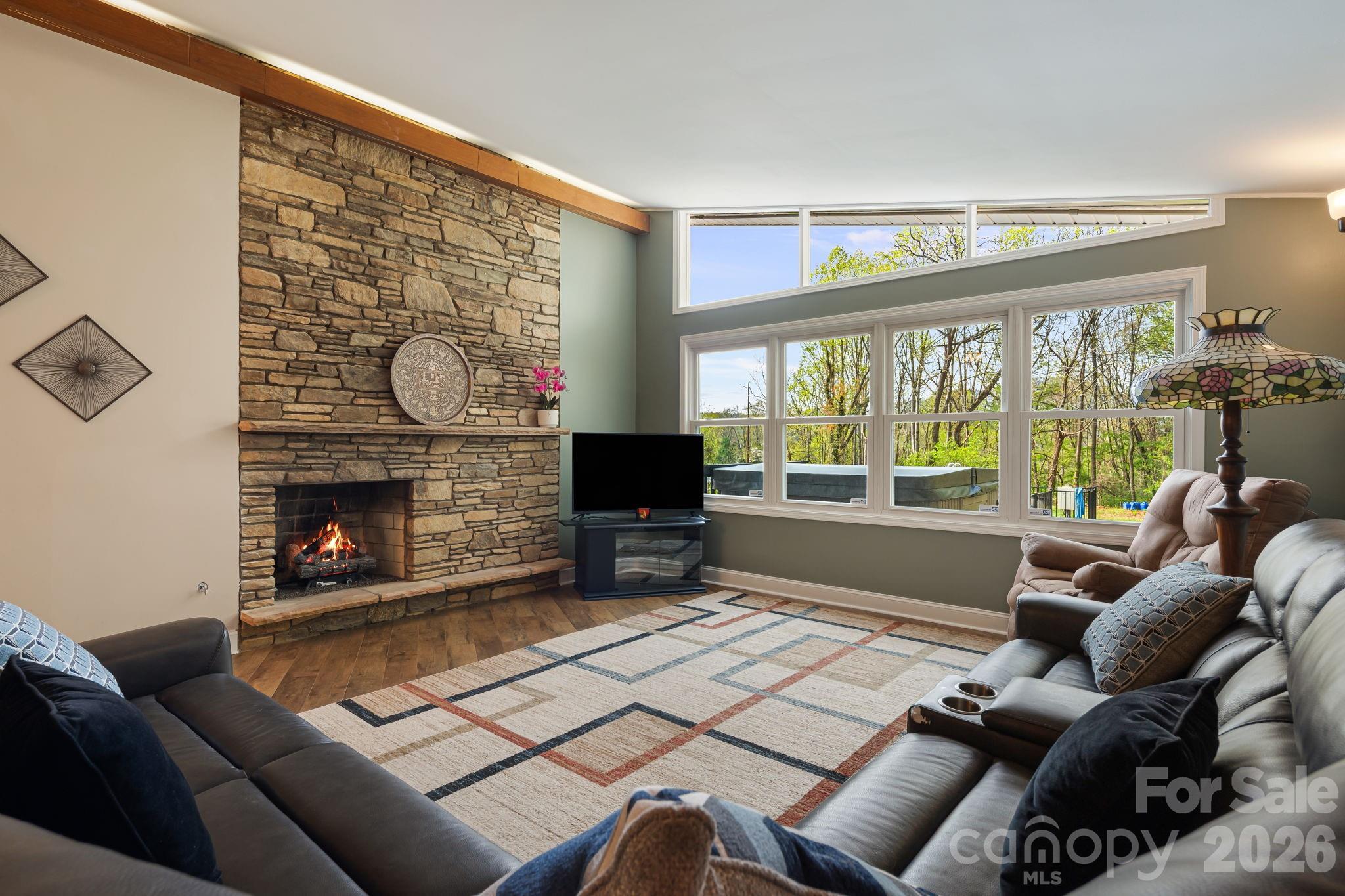 87 W Oakview Road — Asheville