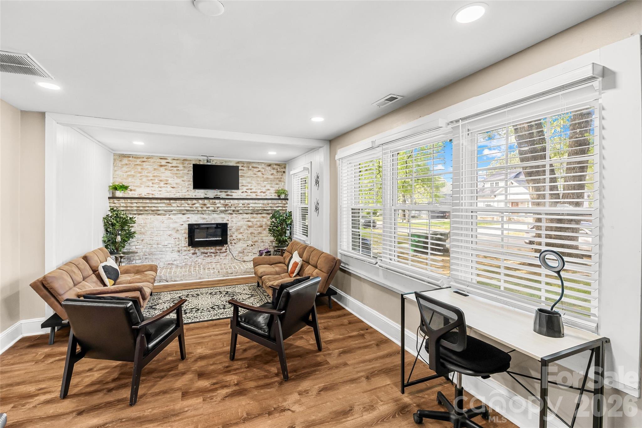2738 Catalina Avenue — Charlotte