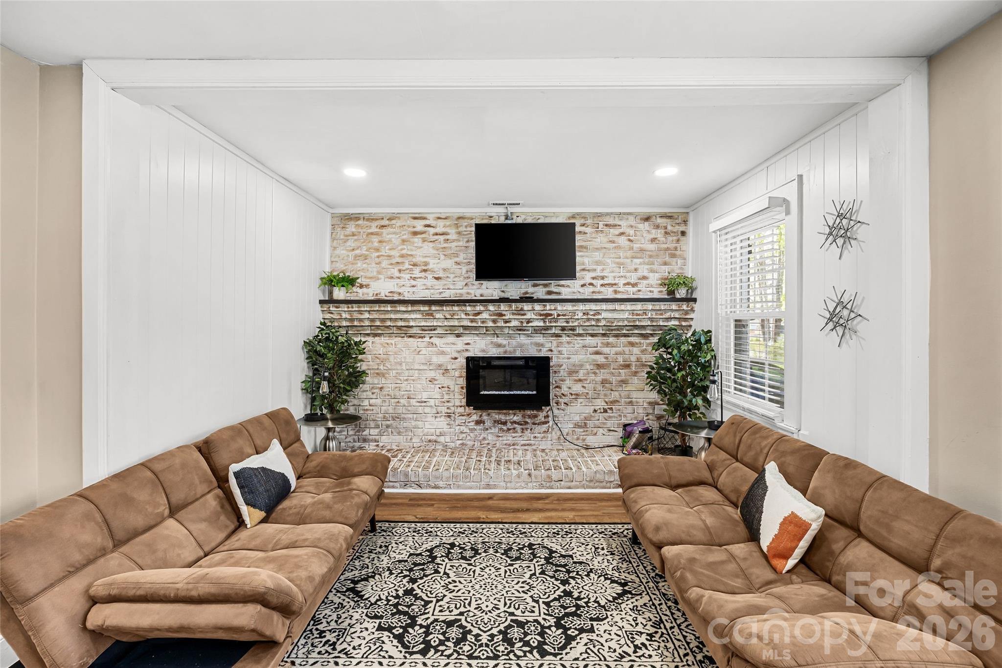 2738 Catalina Avenue — Charlotte