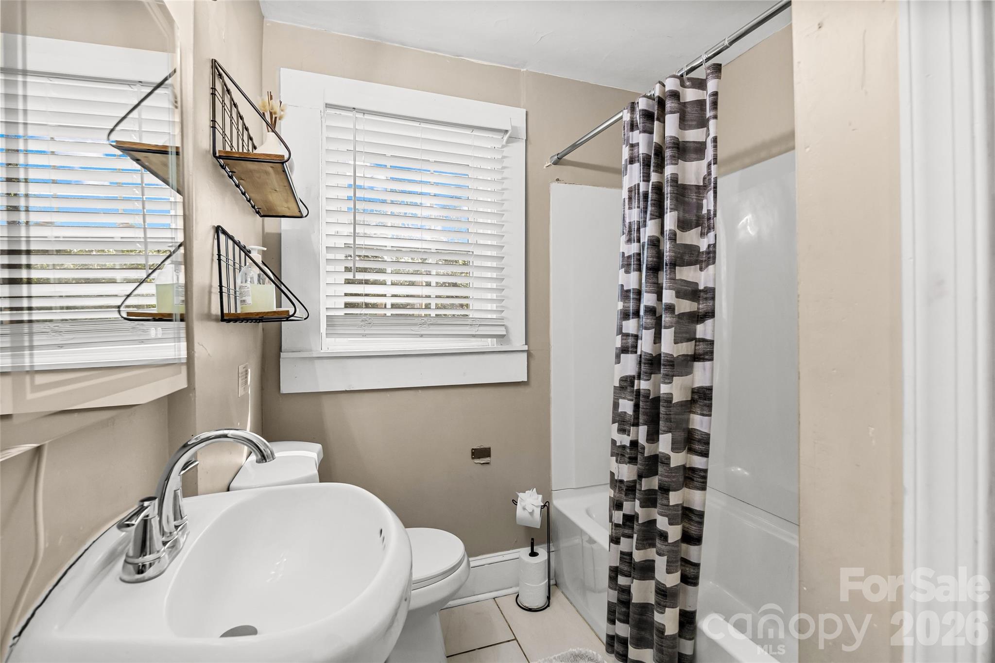 2738 Catalina Avenue — Charlotte