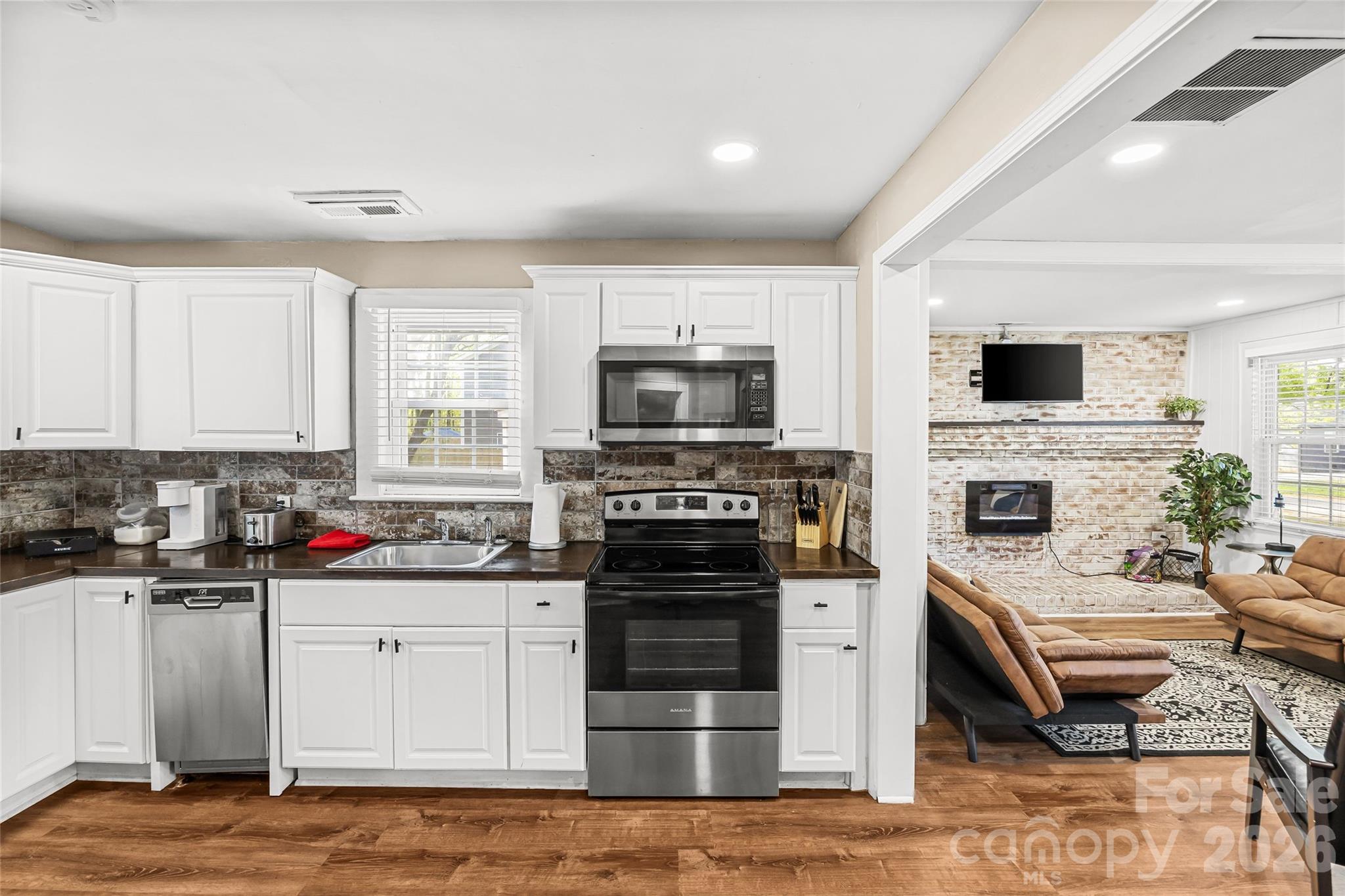 2738 Catalina Avenue — Charlotte
