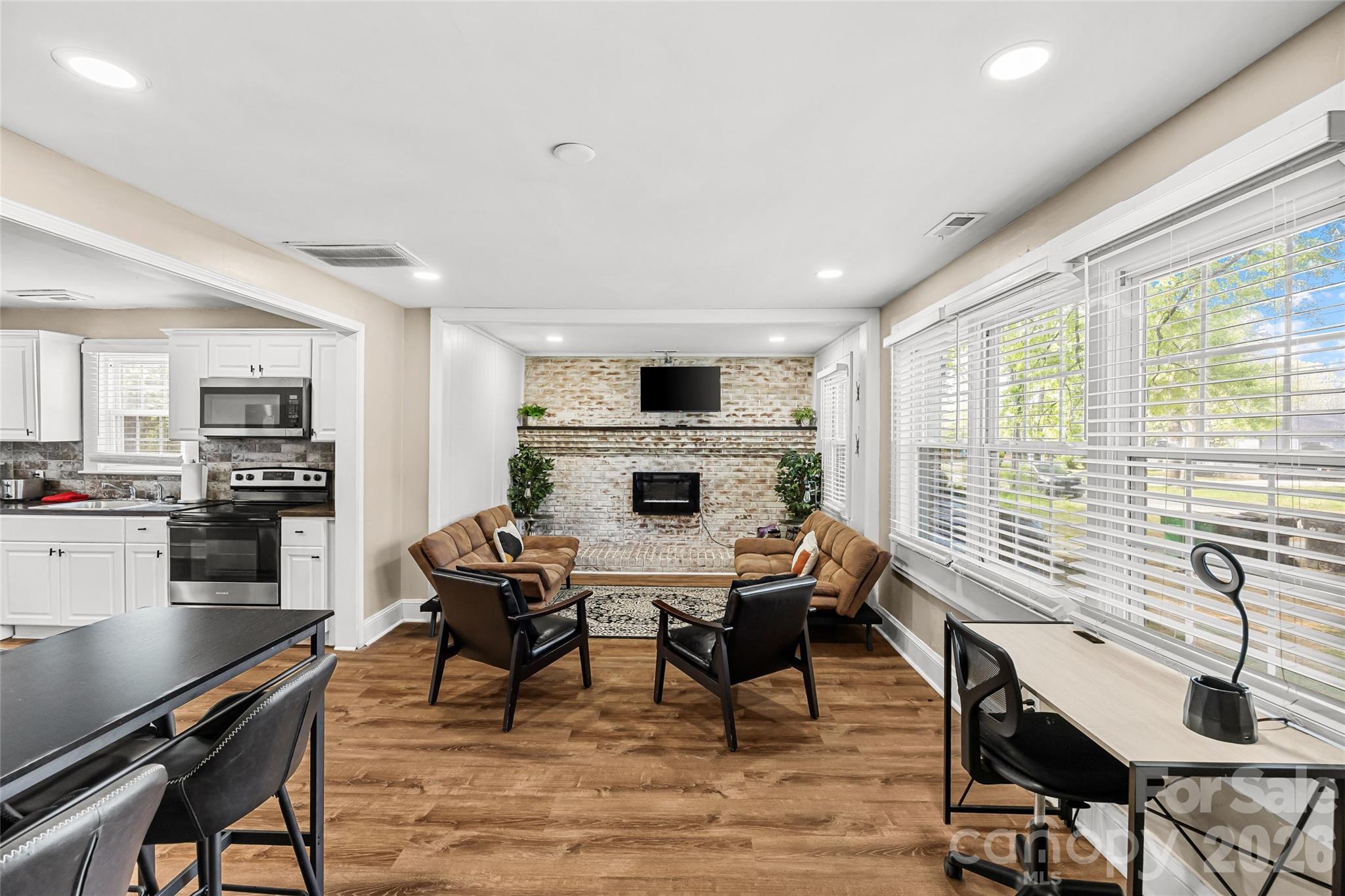 2738 Catalina Avenue — Charlotte
