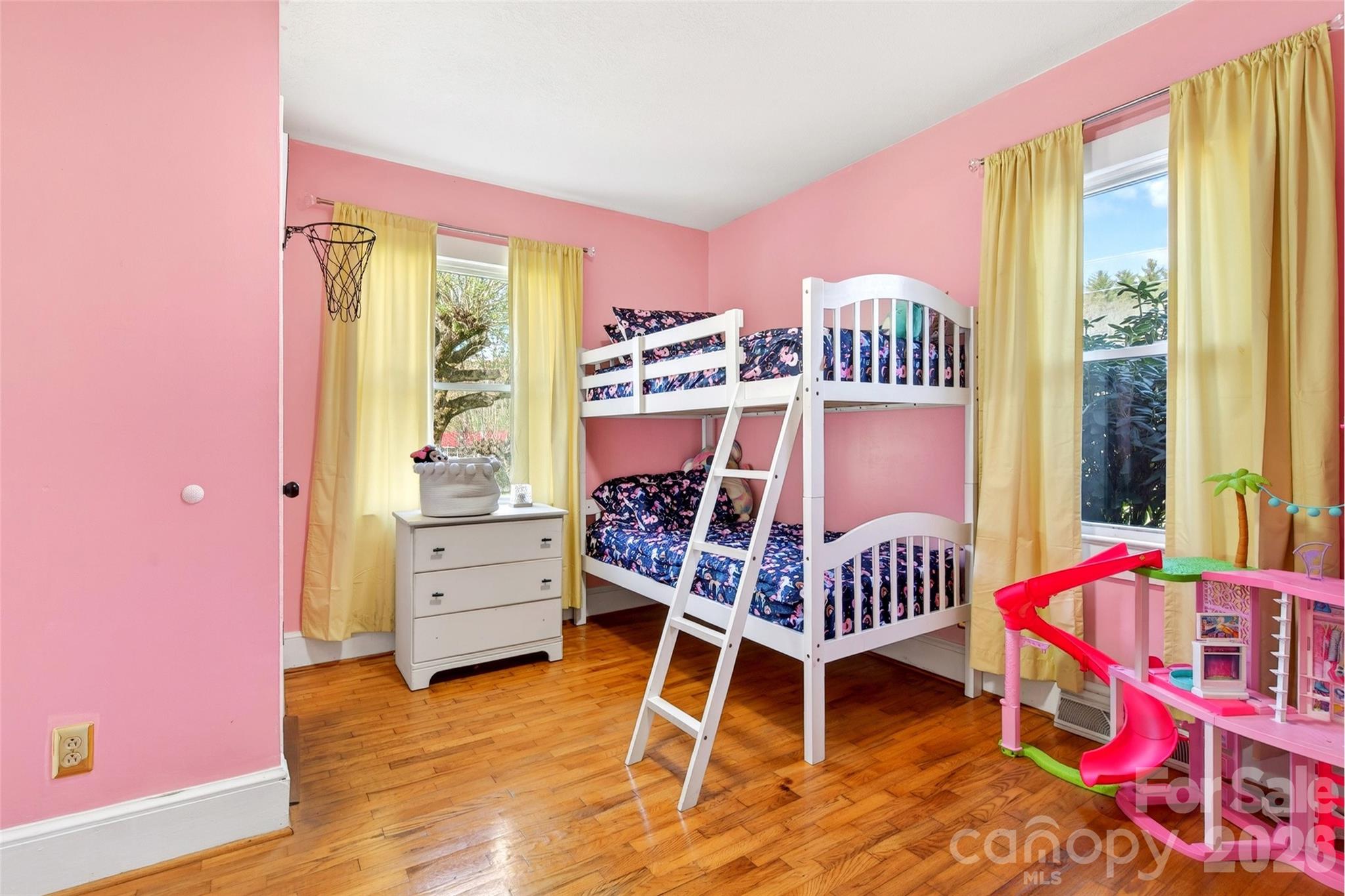 1511 White Oak Road — Bakersville