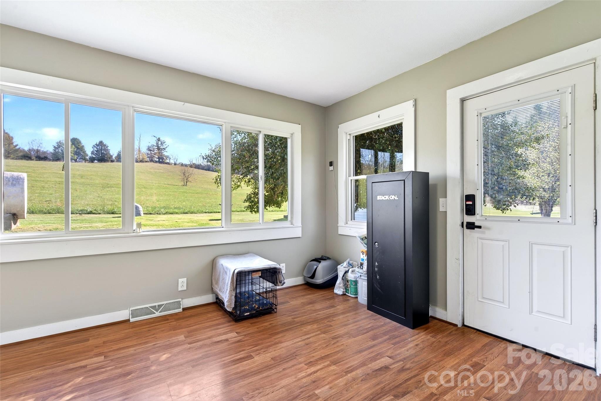1511 White Oak Road — Bakersville