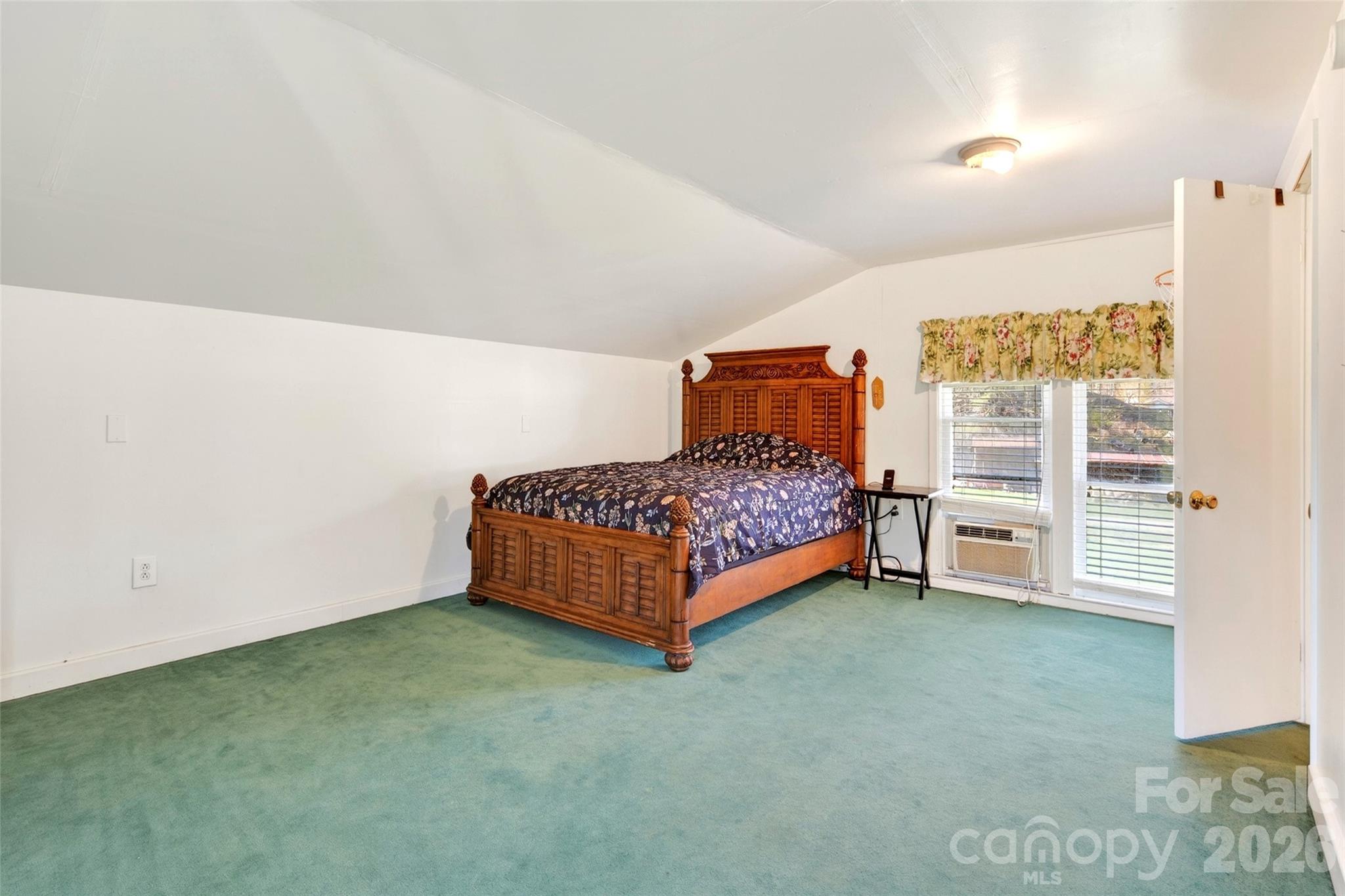 1511 White Oak Road — Bakersville