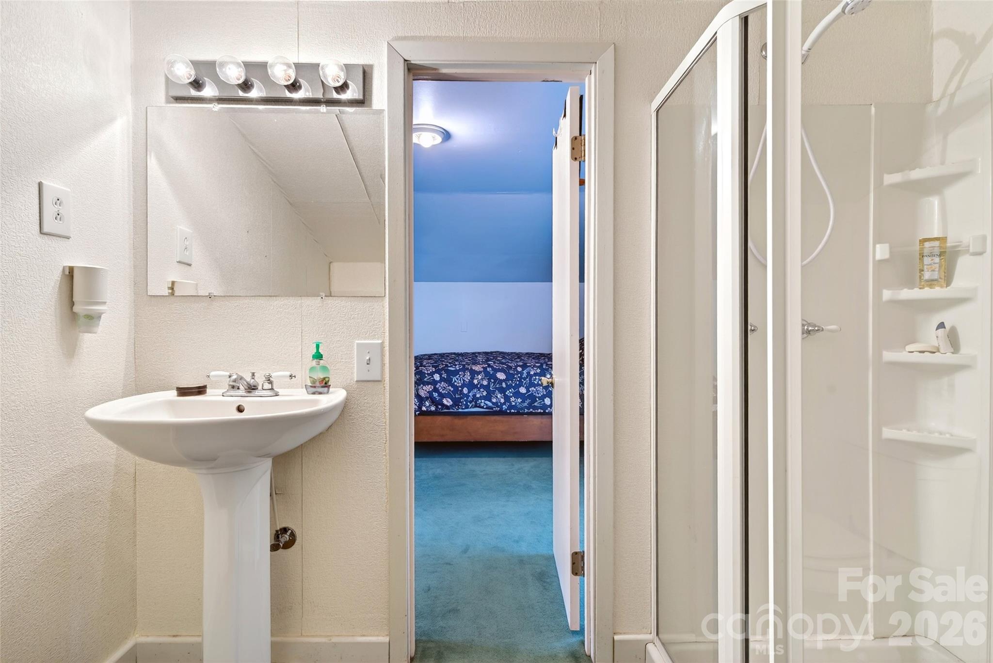 1511 White Oak Road — Bakersville