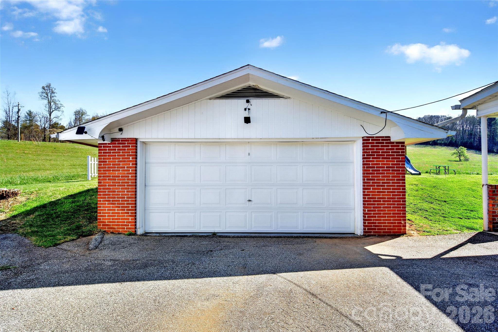 1511 White Oak Road — Bakersville