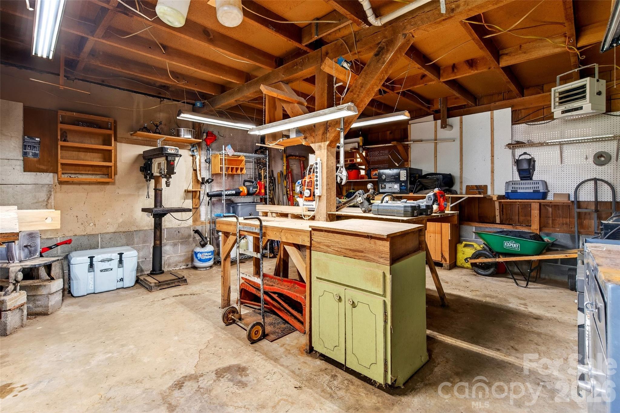 1511 White Oak Road — Bakersville