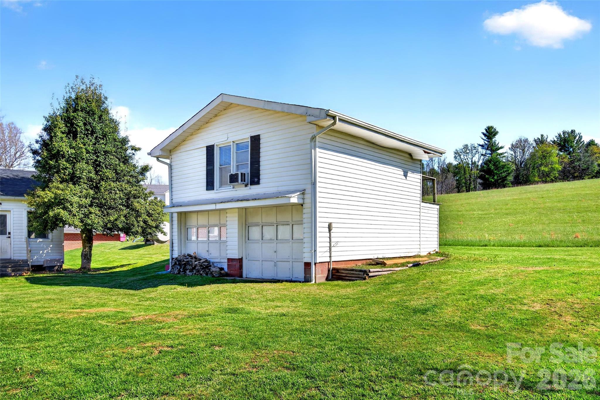 1511 White Oak Road — Bakersville