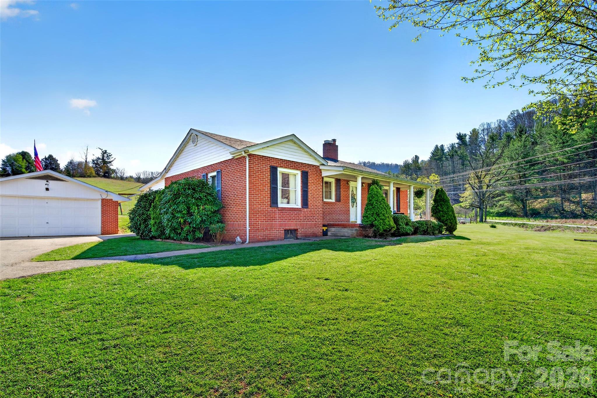 1511 White Oak Road — Bakersville