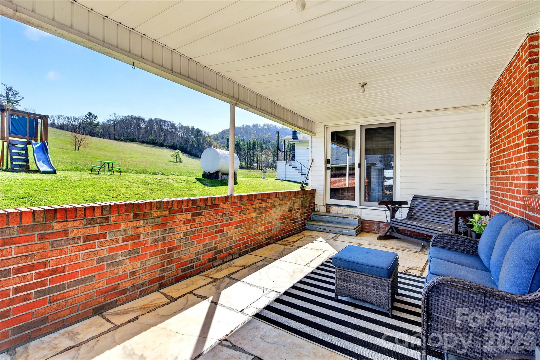 1511 White Oak Road — Bakersville