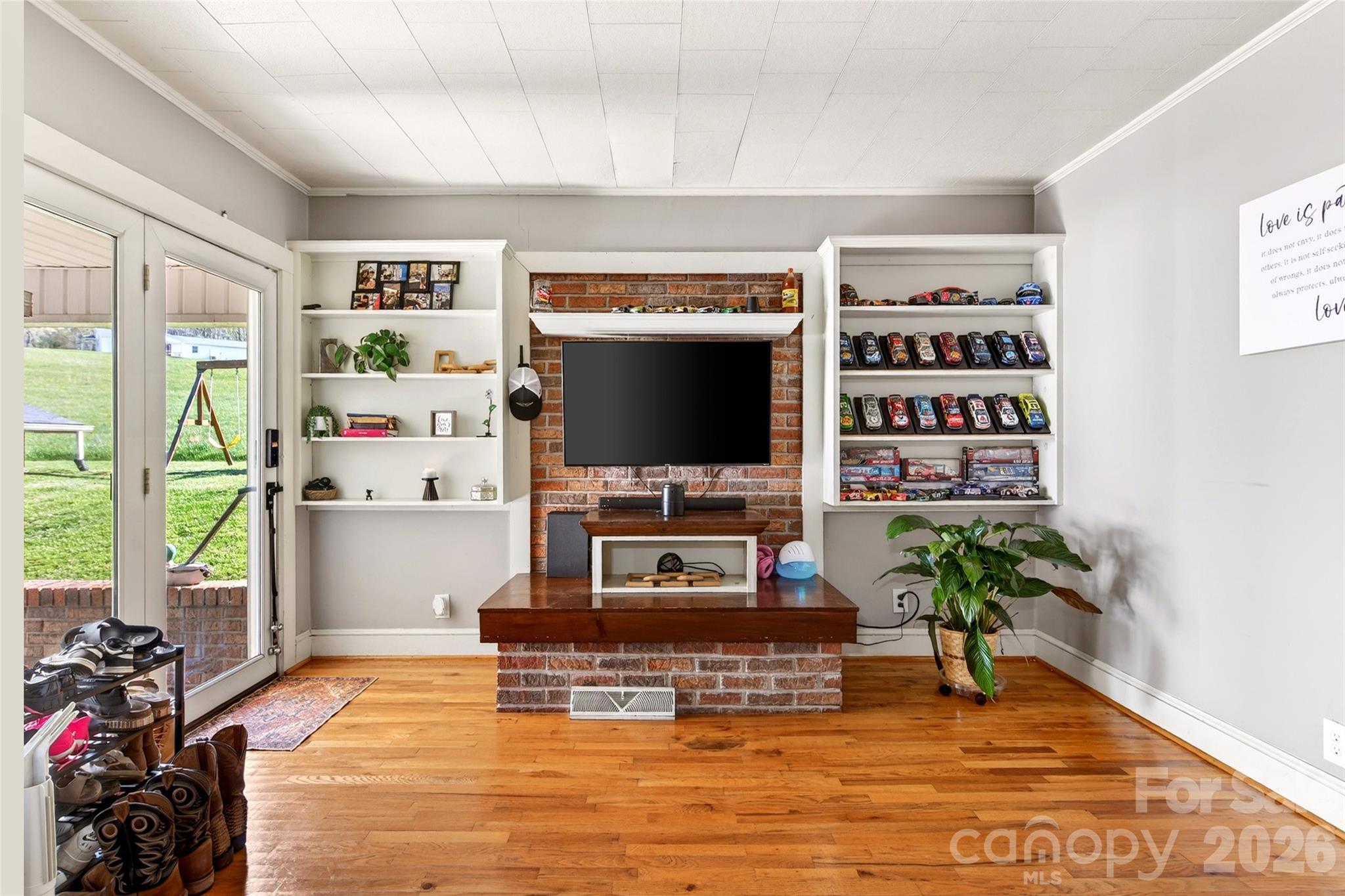 1511 White Oak Road — Bakersville