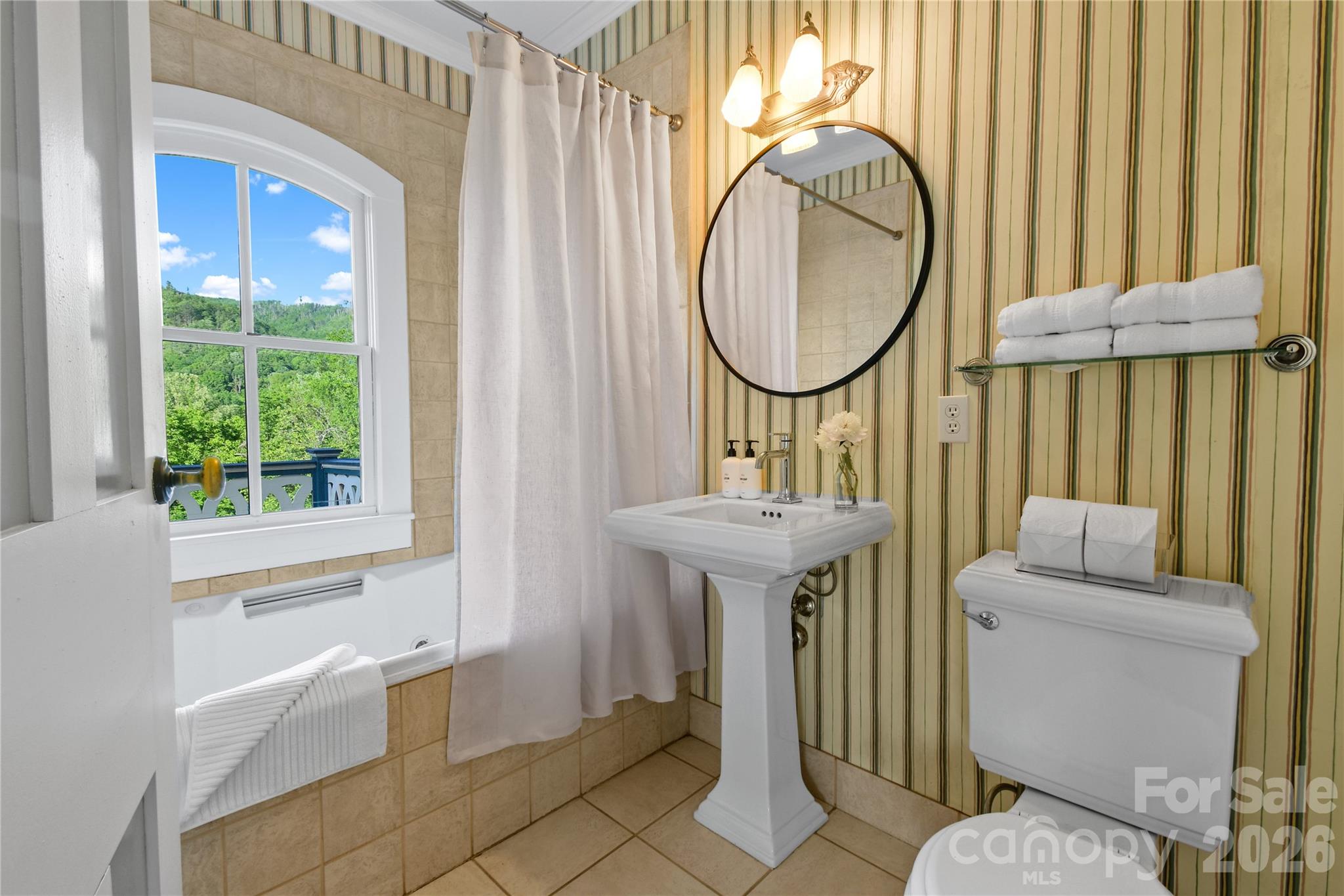 204 Lawson Street — Hot Springs