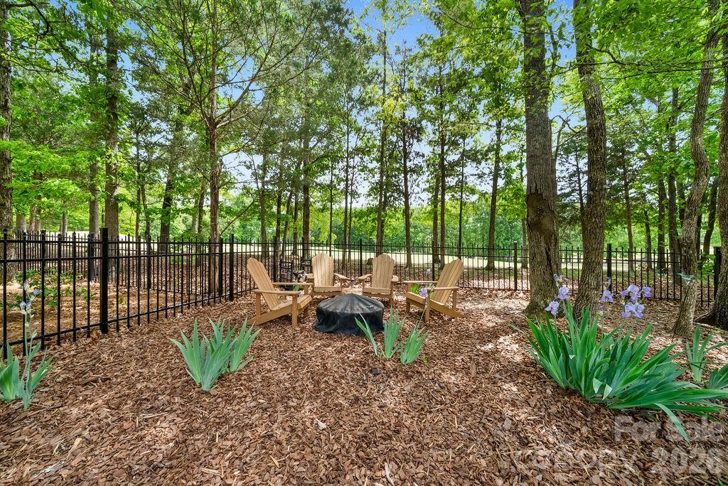 10826 Persimmon Creek Drive — Mint Hill