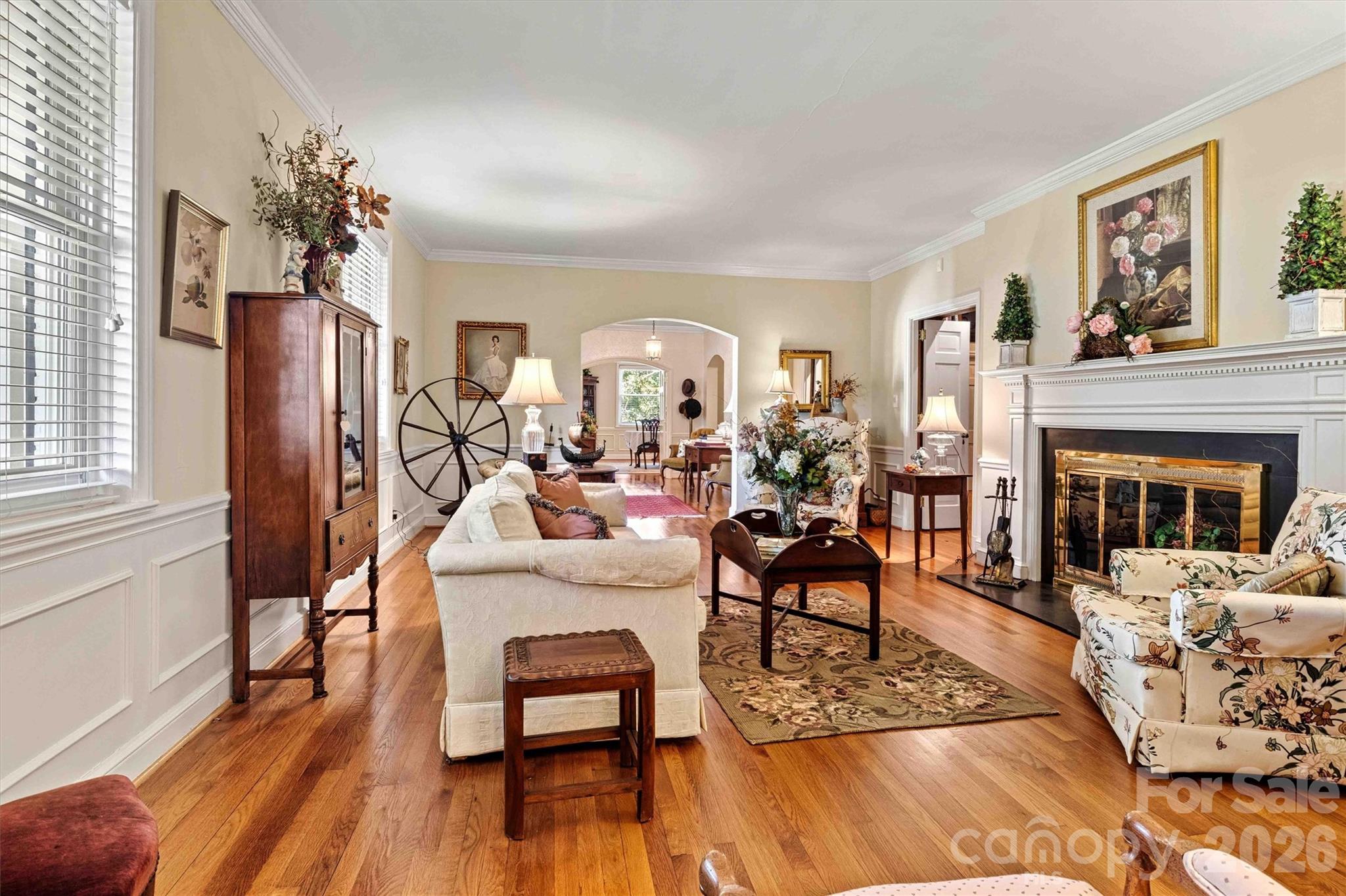 842 North Center Street — Hickory