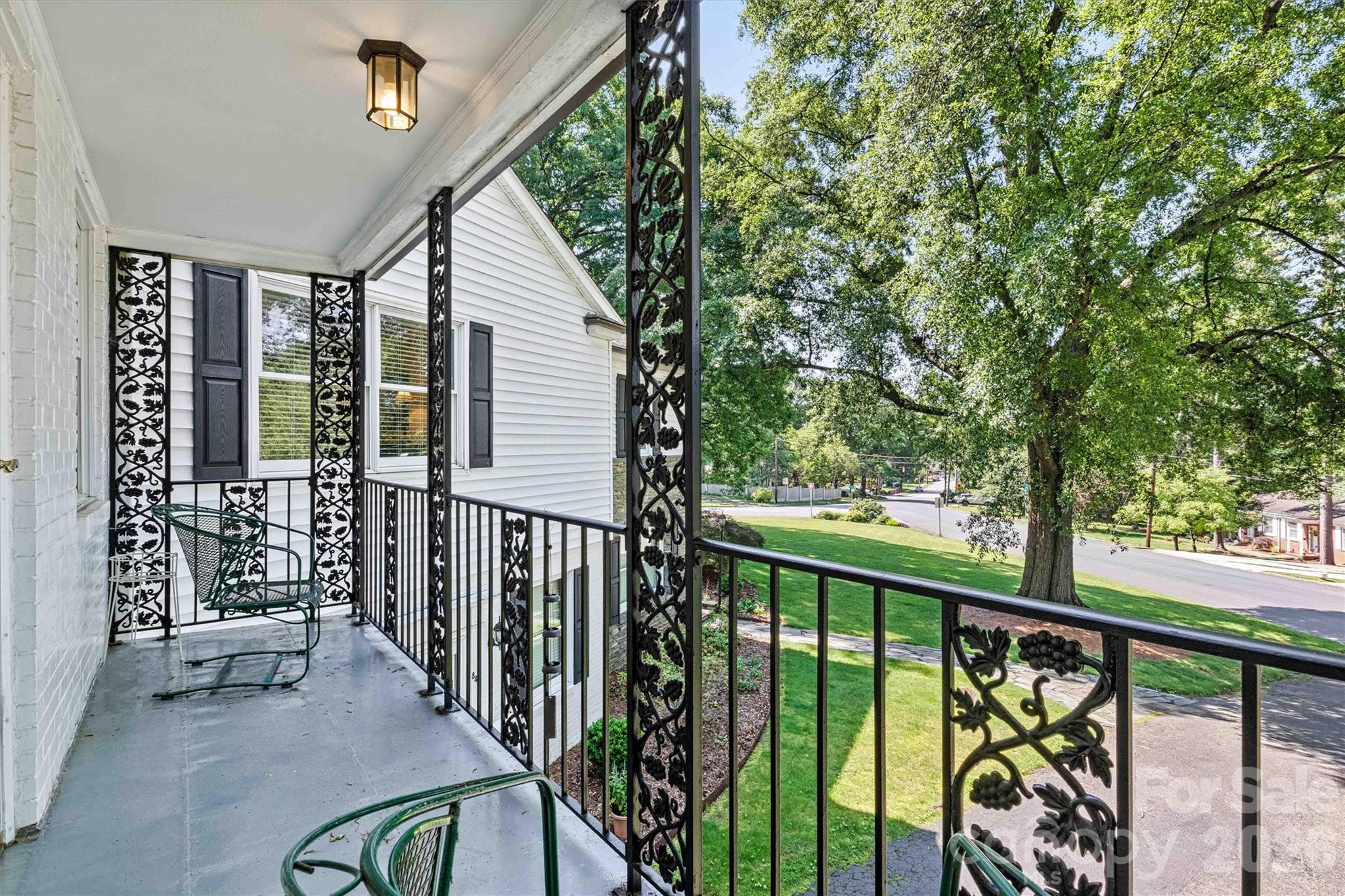 842 North Center Street — Hickory